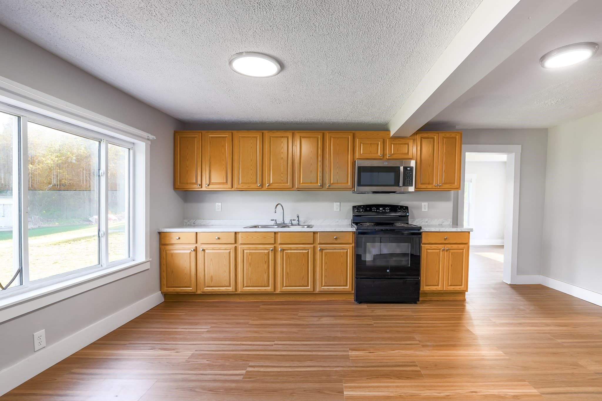 Single Family Residence at 231 Millbury St, Auburn MA 01501, Auburn, photo 4 of 42
