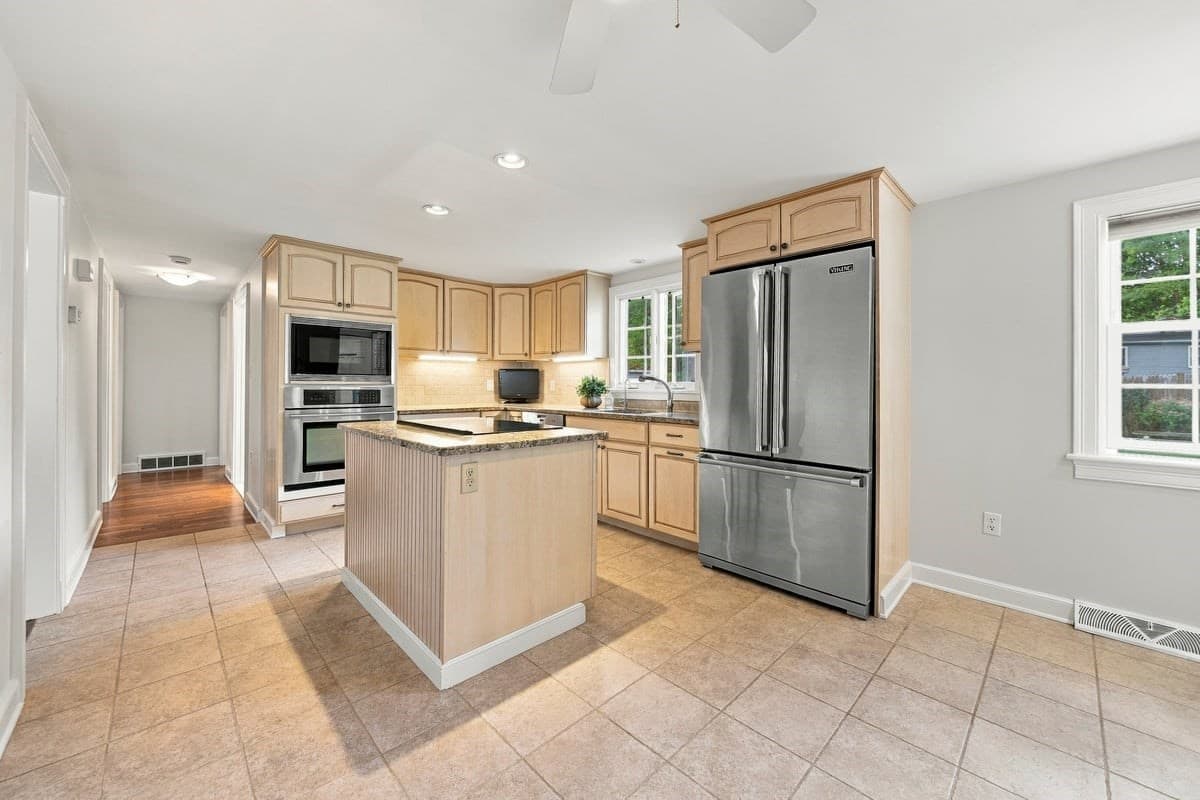 Single Family Residence at 59 Brook Bend Rd, Hanover MA 02339, photo 11 of 42