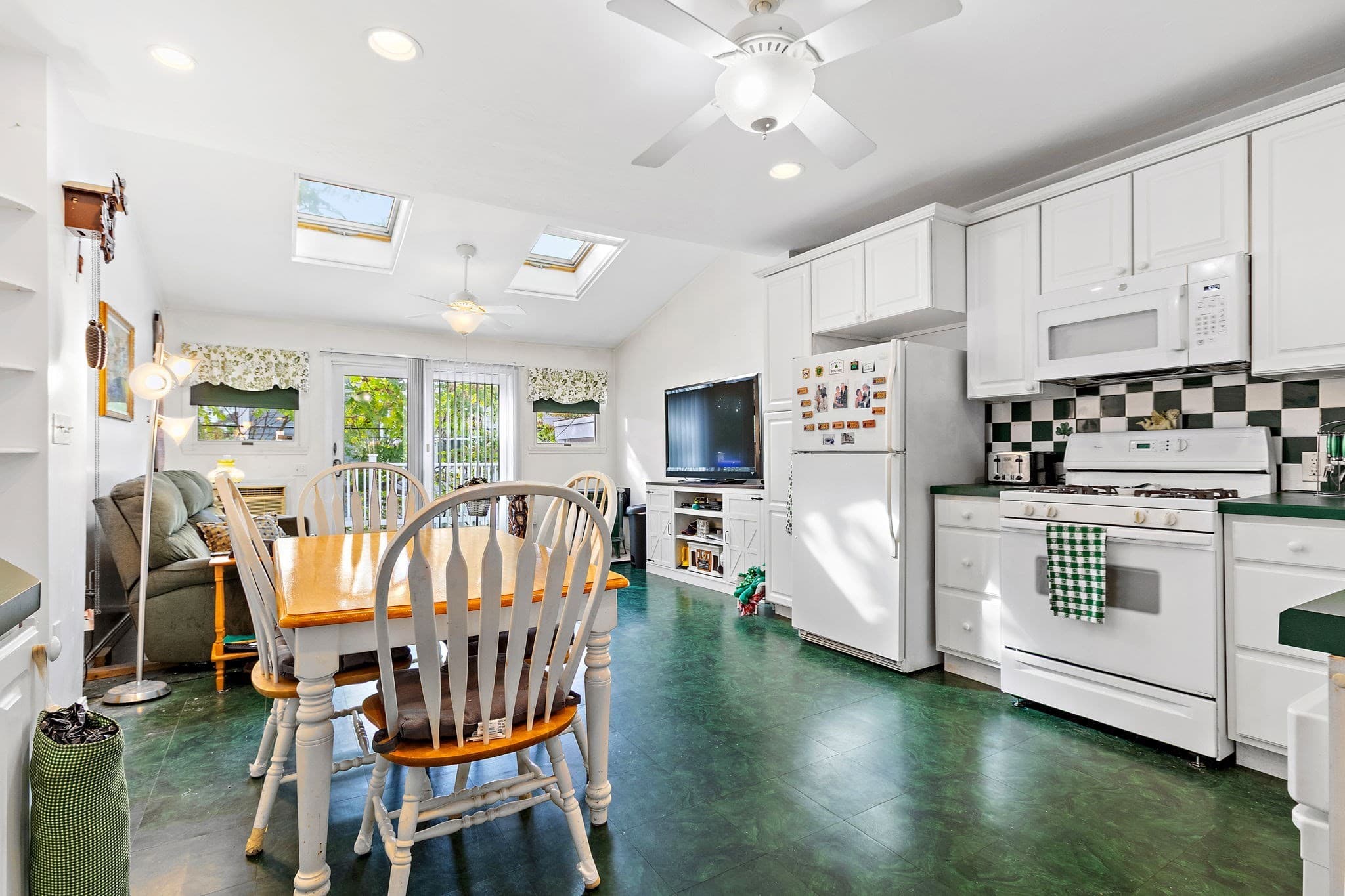 Single Family Residence at 463 E 6th St, Boston MA 02127, Boston, photo 6 of 26