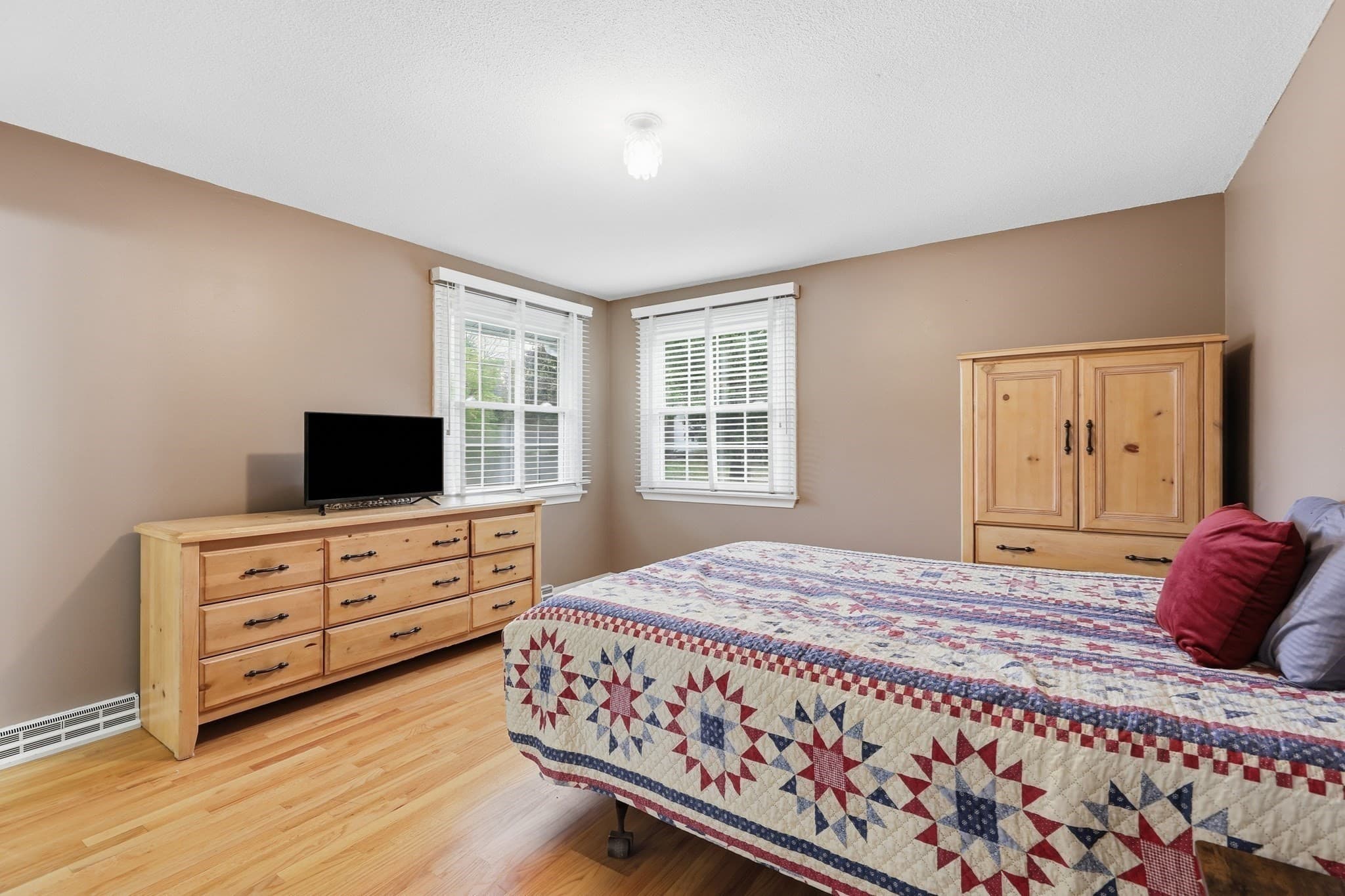 Single Family Residence at 684 Maple Rd, Longmeadow MA 01106, photo 17 of 42