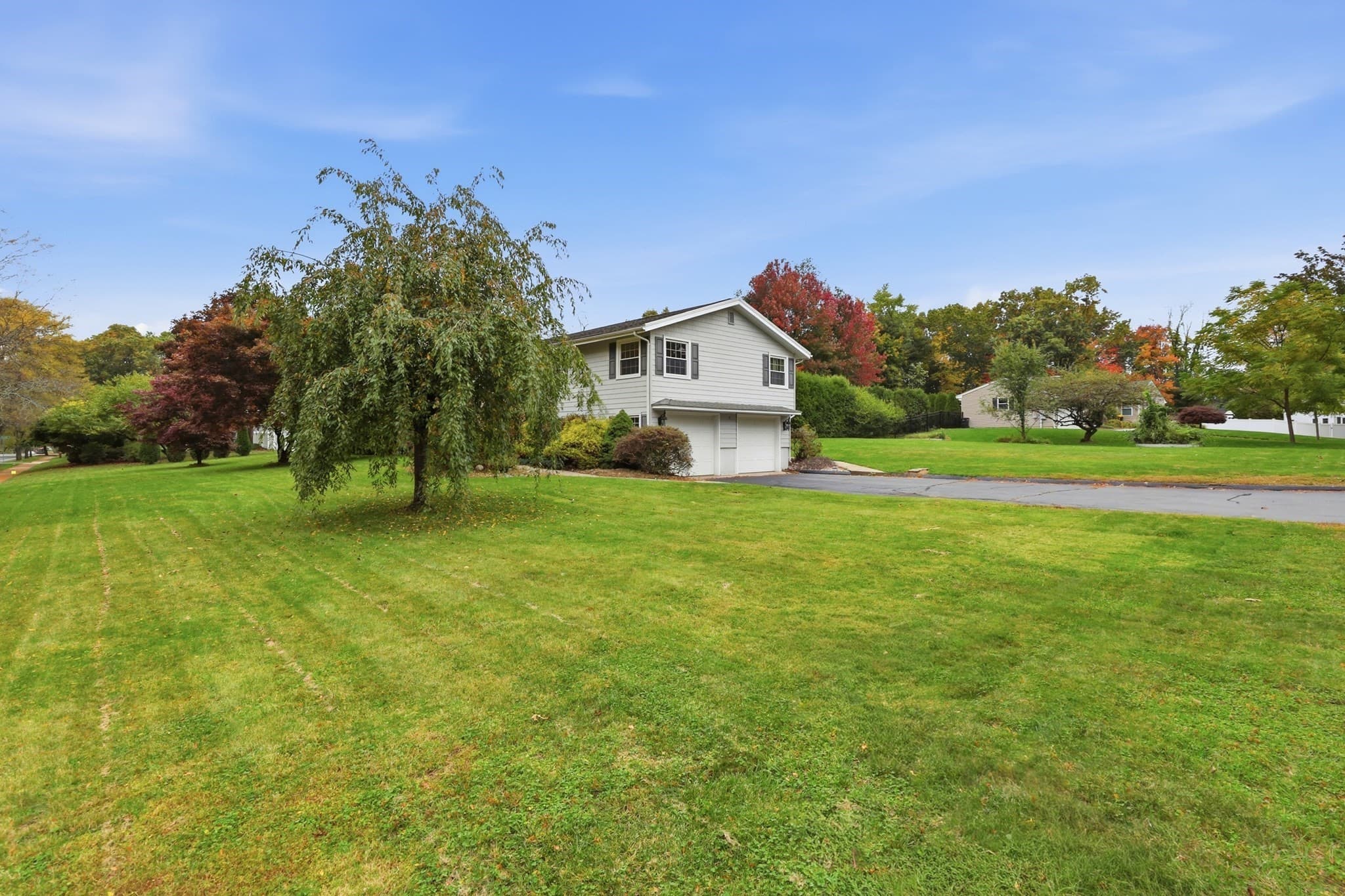 Single Family Residence at 684 Maple Rd, Longmeadow MA 01106, photo 5 of 42