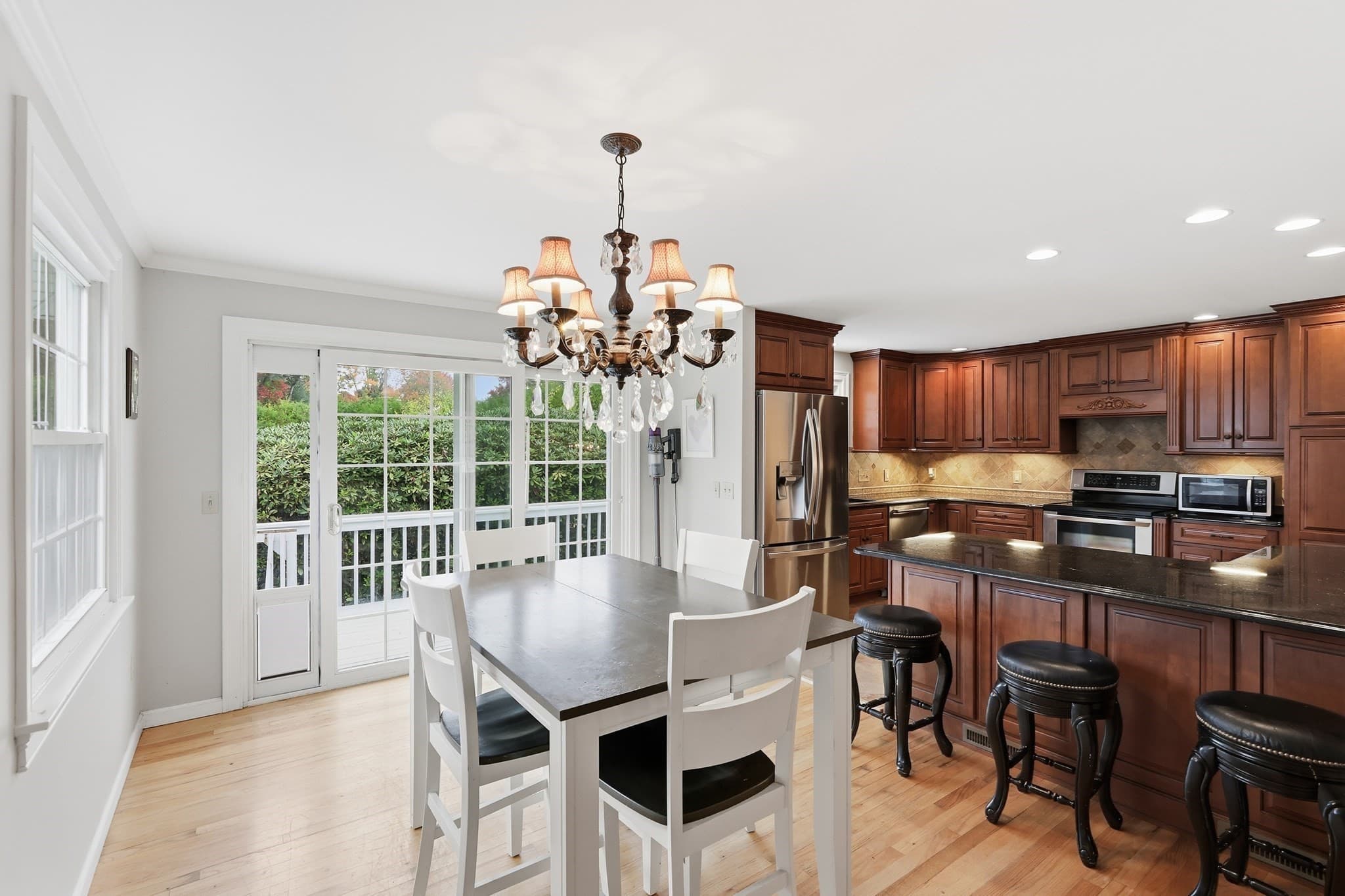 Single Family Residence at 684 Maple Rd, Longmeadow MA 01106, photo 10 of 42