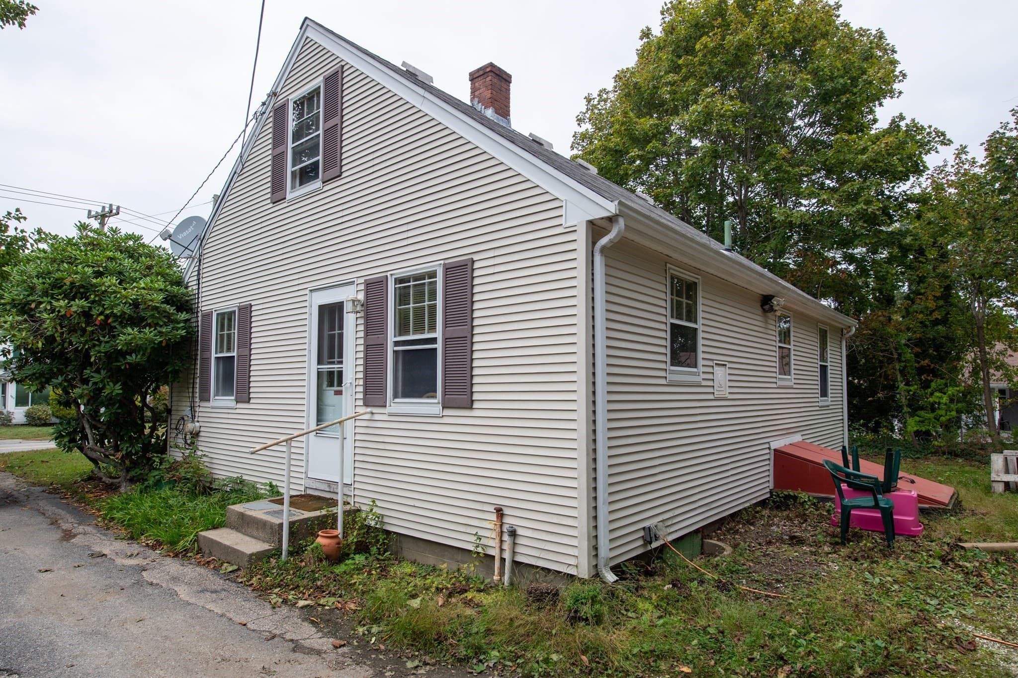 Single Family Residence at 477 Teaticket Highway, Falmouth MA 02536, photo 2 of 16