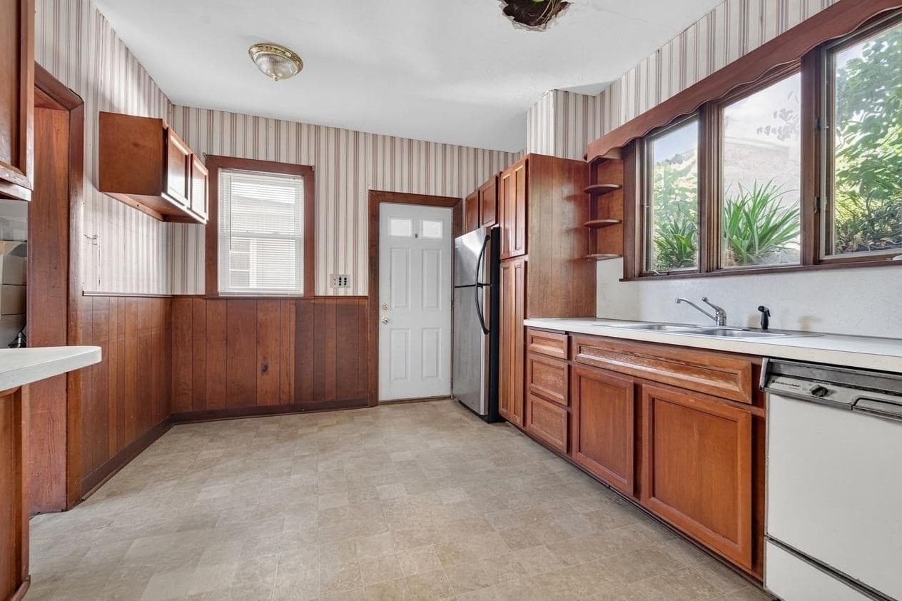 Single Family Residence at 19 Stearns Rd, Boston MA 02132, Boston, photo 10 of 23