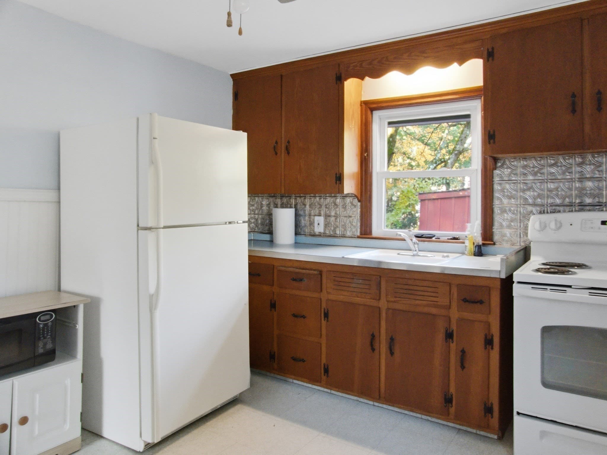 Single Family Residence at 112 Pittroff Ave, South Hadley MA 01075, photo 6 of 28
