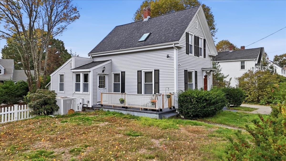 Single Family Residence at 140 Lake St, Weymouth MA 02189, Weymouth, photo 3 of 40