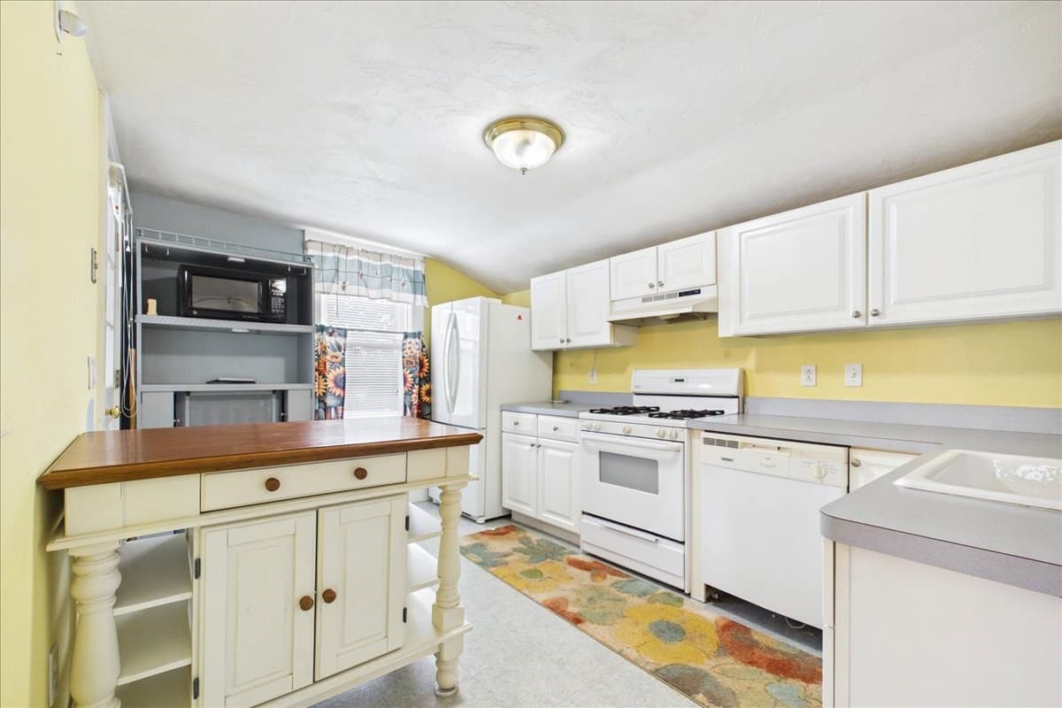 Single Family Residence at 140 Lake St, Weymouth MA 02189, Weymouth, photo 18 of 40