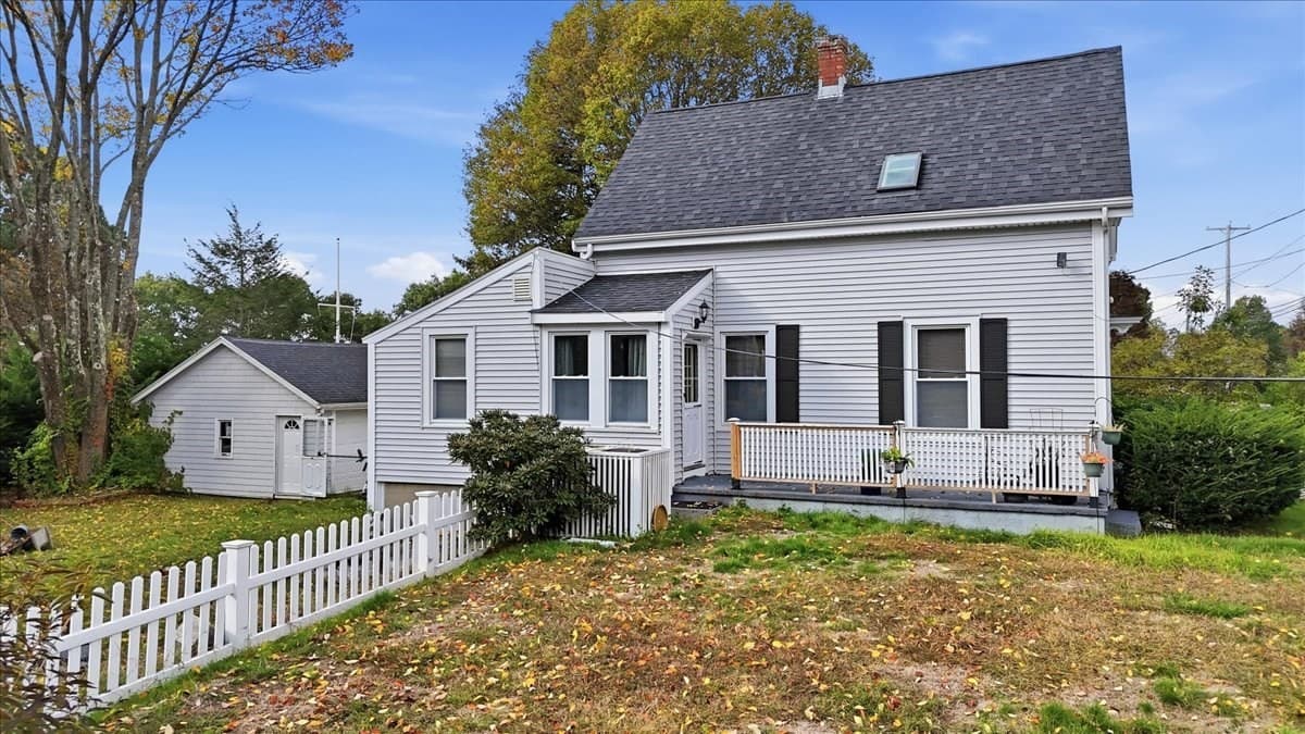 Single Family Residence at 140 Lake St, Weymouth MA 02189, Weymouth, photo 4 of 40