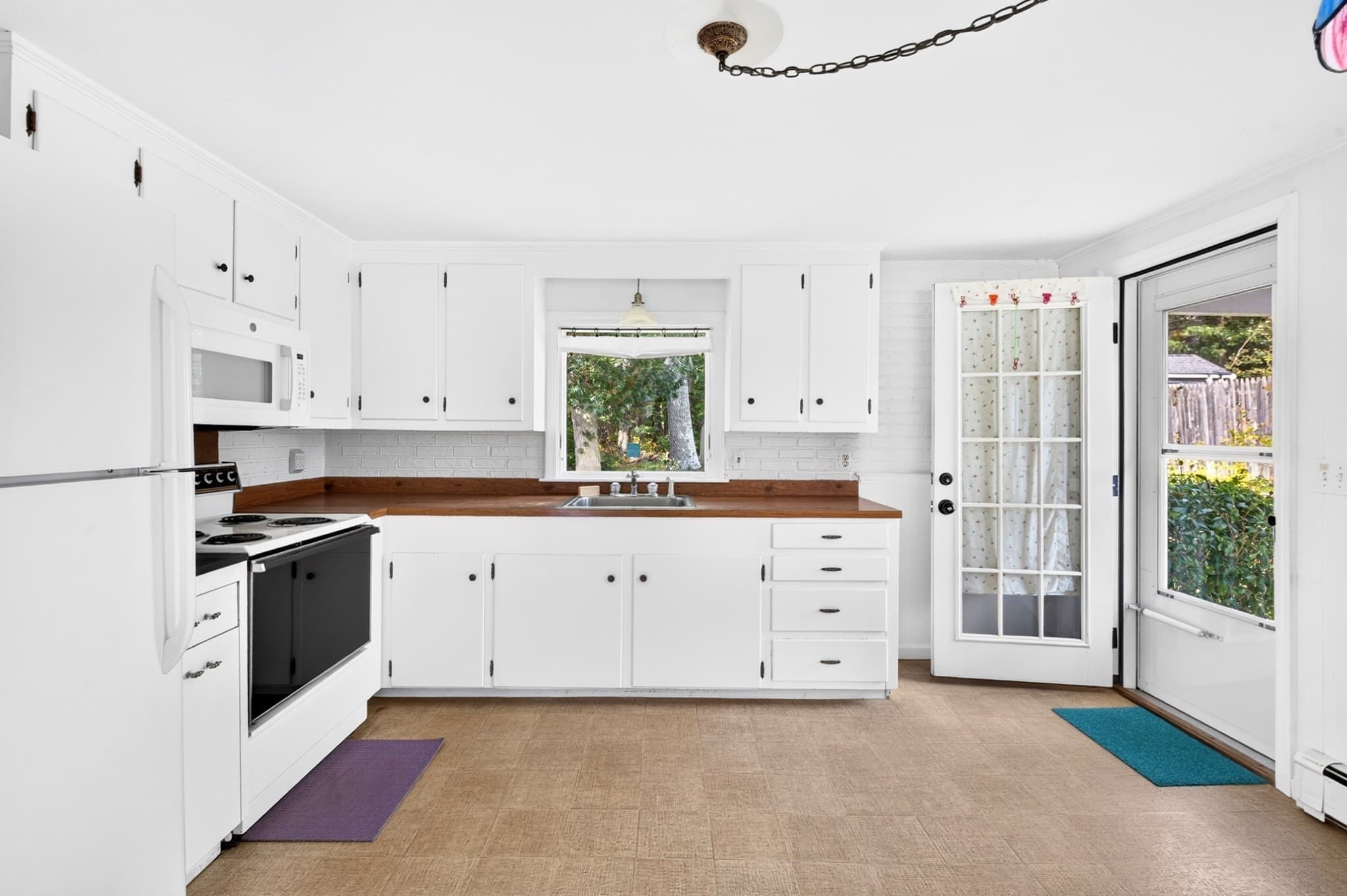 Single Family Residence at 124 Homestead Ln, Falmouth MA 02536, photo 10 of 28