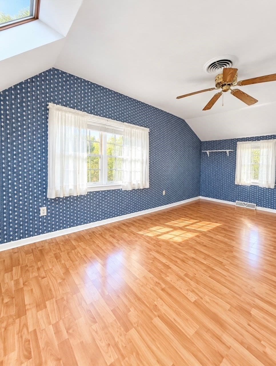 Single Family Residence at 5 Tyson Rd, Franklin MA 02038, Franklin, photo 12 of 19