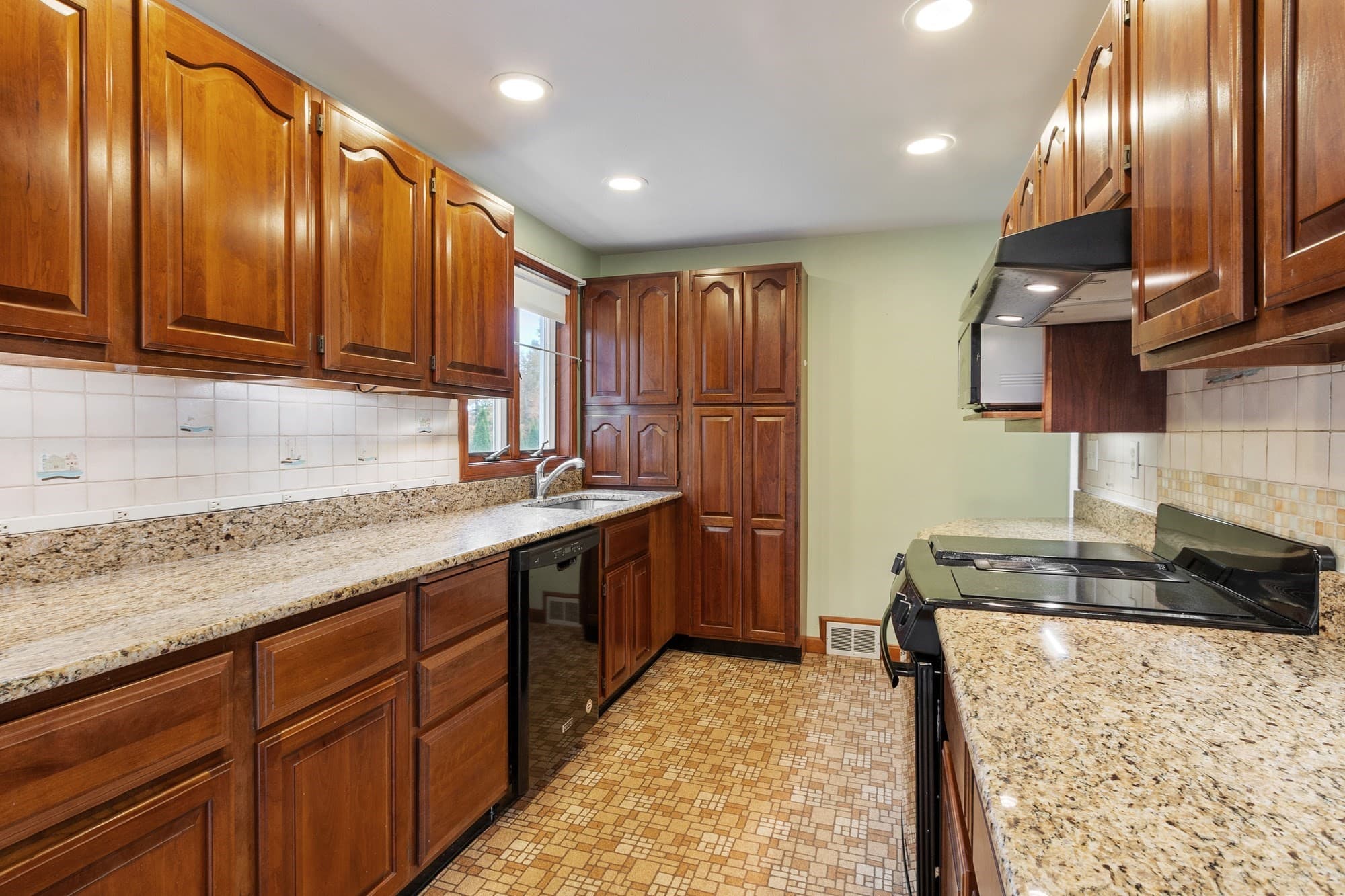 Single Family Residence at 3 Meadowbrook Dr, West Boylston MA 01583, West Boylston, photo 27 of 42