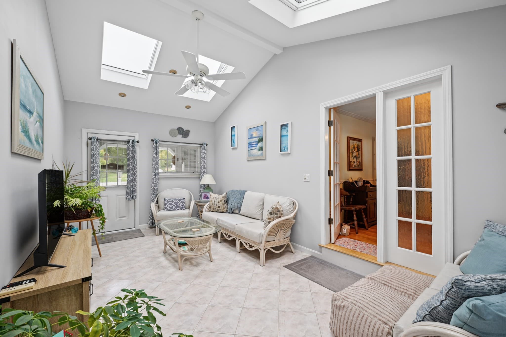 Single Family Residence at 420 Crandall Road, Tiverton RI 02878, photo 16 of 41