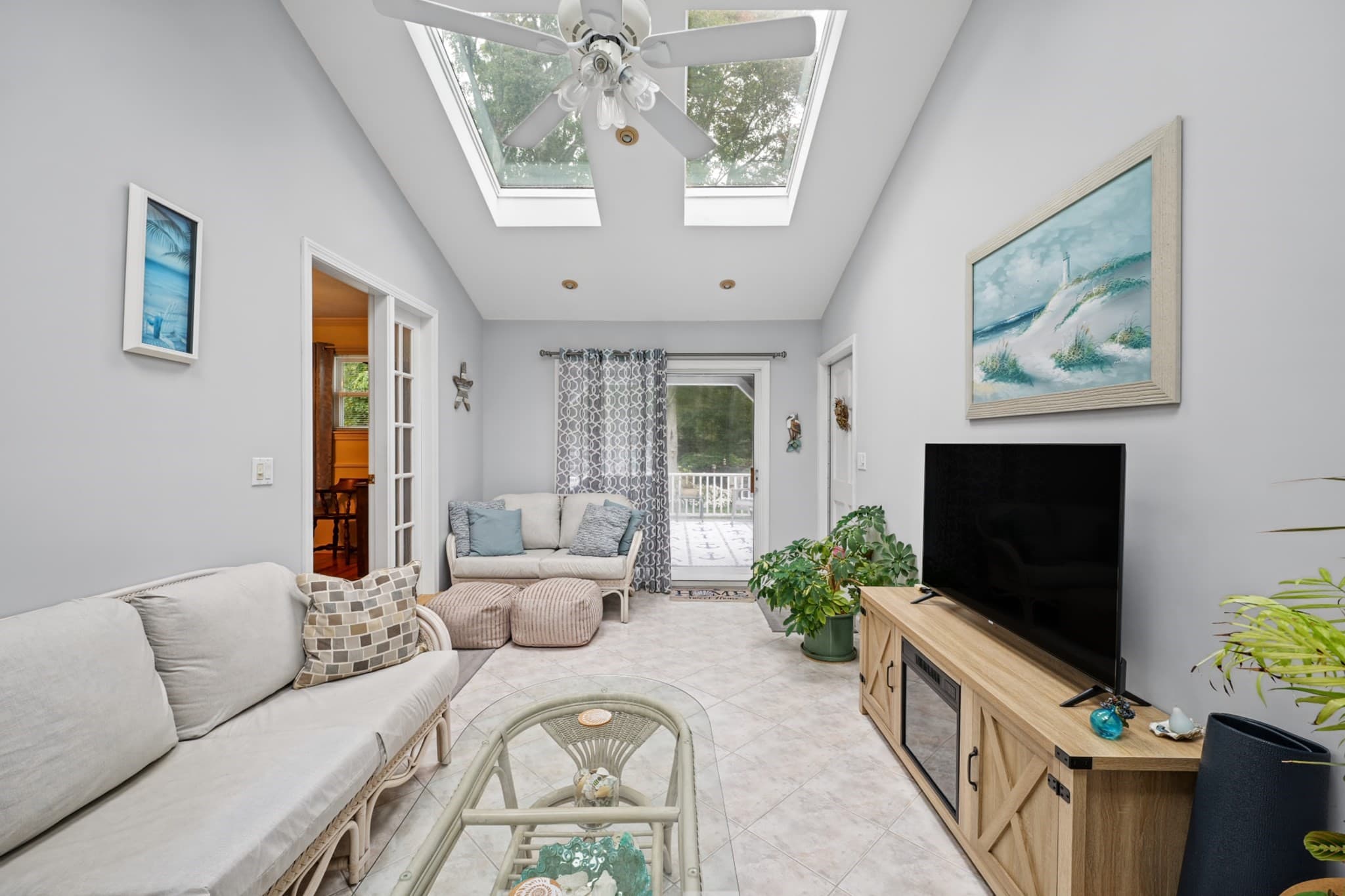 Single Family Residence at 420 Crandall Road, Tiverton RI 02878, photo 18 of 41