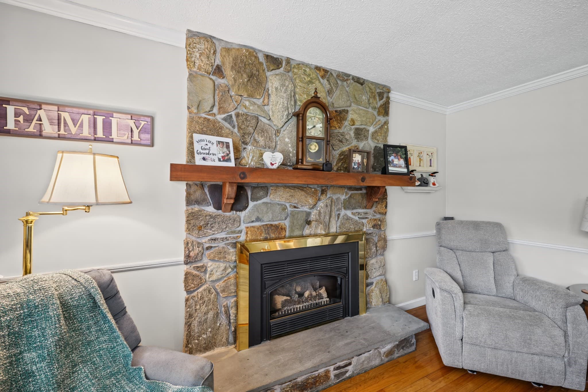 Single Family Residence at 420 Crandall Road, Tiverton RI 02878, photo 8 of 41