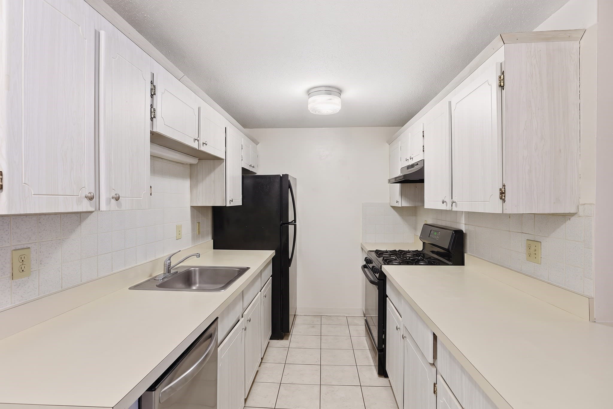 Condominium at 6 Greenbriar Drive # 104, North Reading MA 01864, North Reading, photo 3 of 30