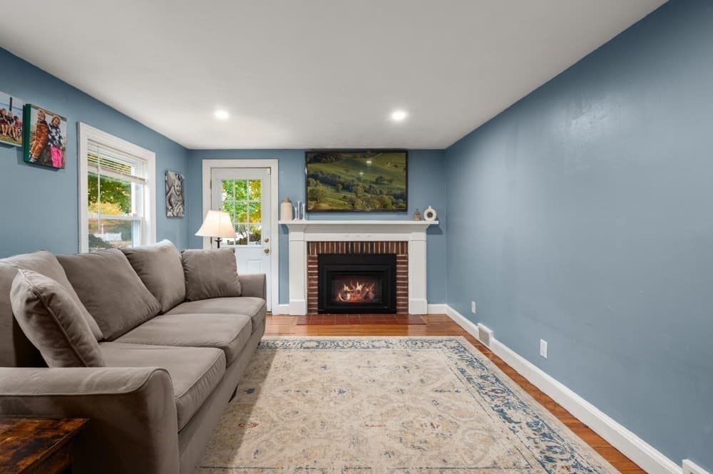 Single Family Residence at 172 Haverhill St, North Reading MA 01864, North Reading, photo 11 of 37