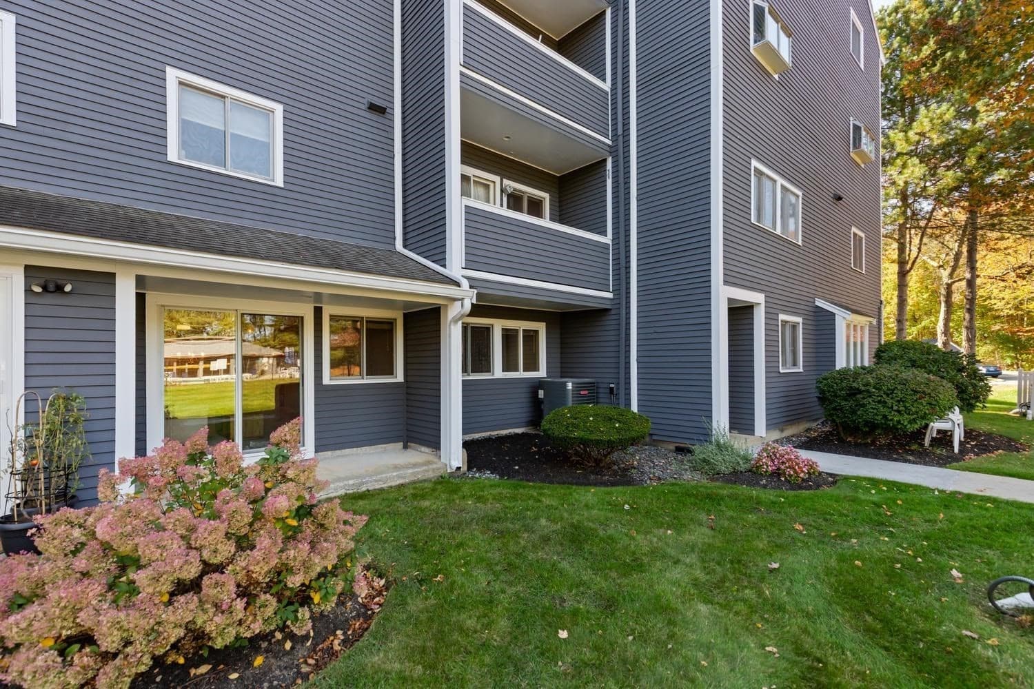 Condominium at 400 Colonial Dr # 21, Ipswich MA 01938, photo 2 of 34