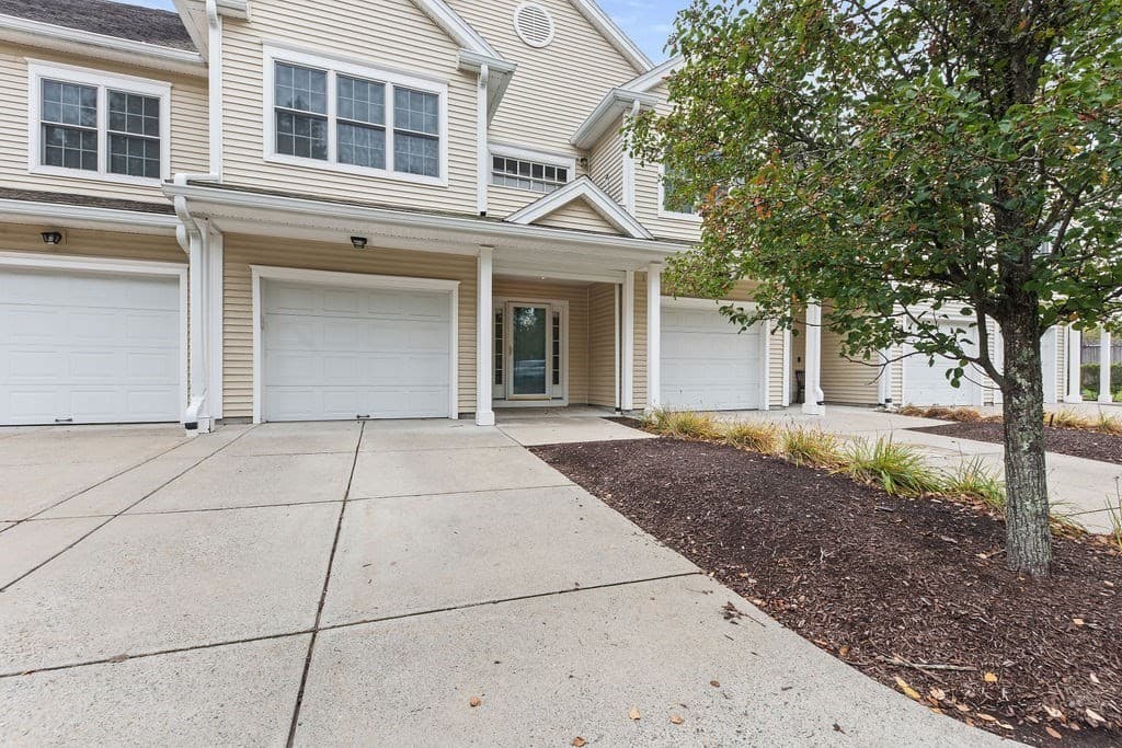 Condominium at 631 East St # A102, Mansfield MA 02048, Mansfield, photo 2 of 34