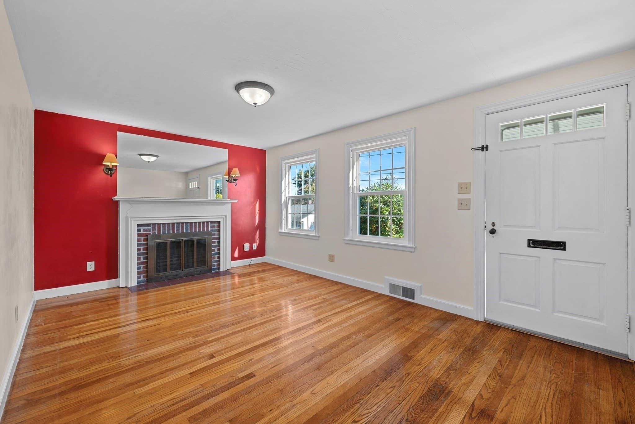 Single Family Residence at 5 Winston Rd, Worcester MA 01606, Worcester, photo 3 of 36