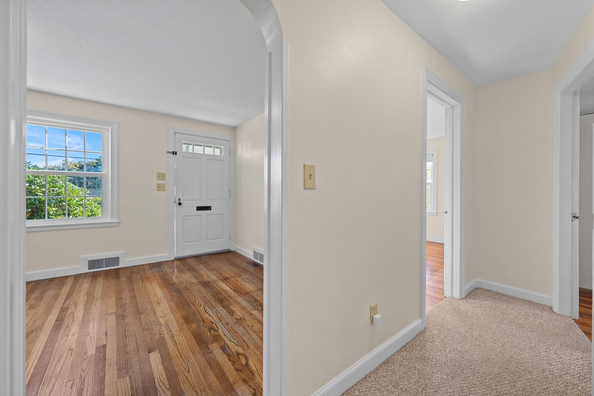 Single Family Residence at 5 Winston Rd, Worcester MA 01606, Worcester, photo 5 of 36