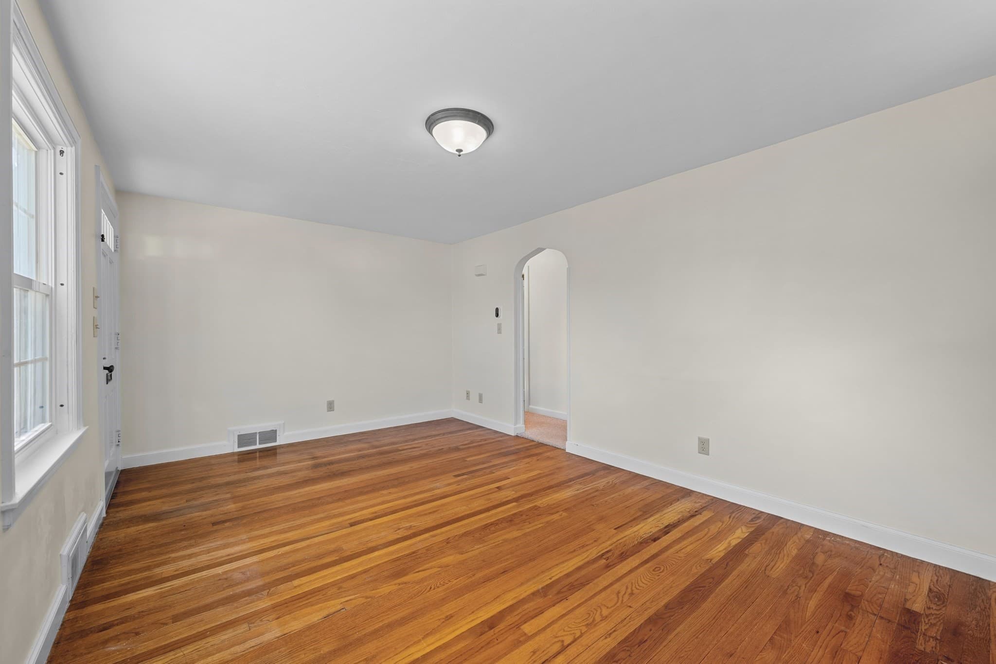 Single Family Residence at 5 Winston Rd, Worcester MA 01606, Worcester, photo 4 of 36