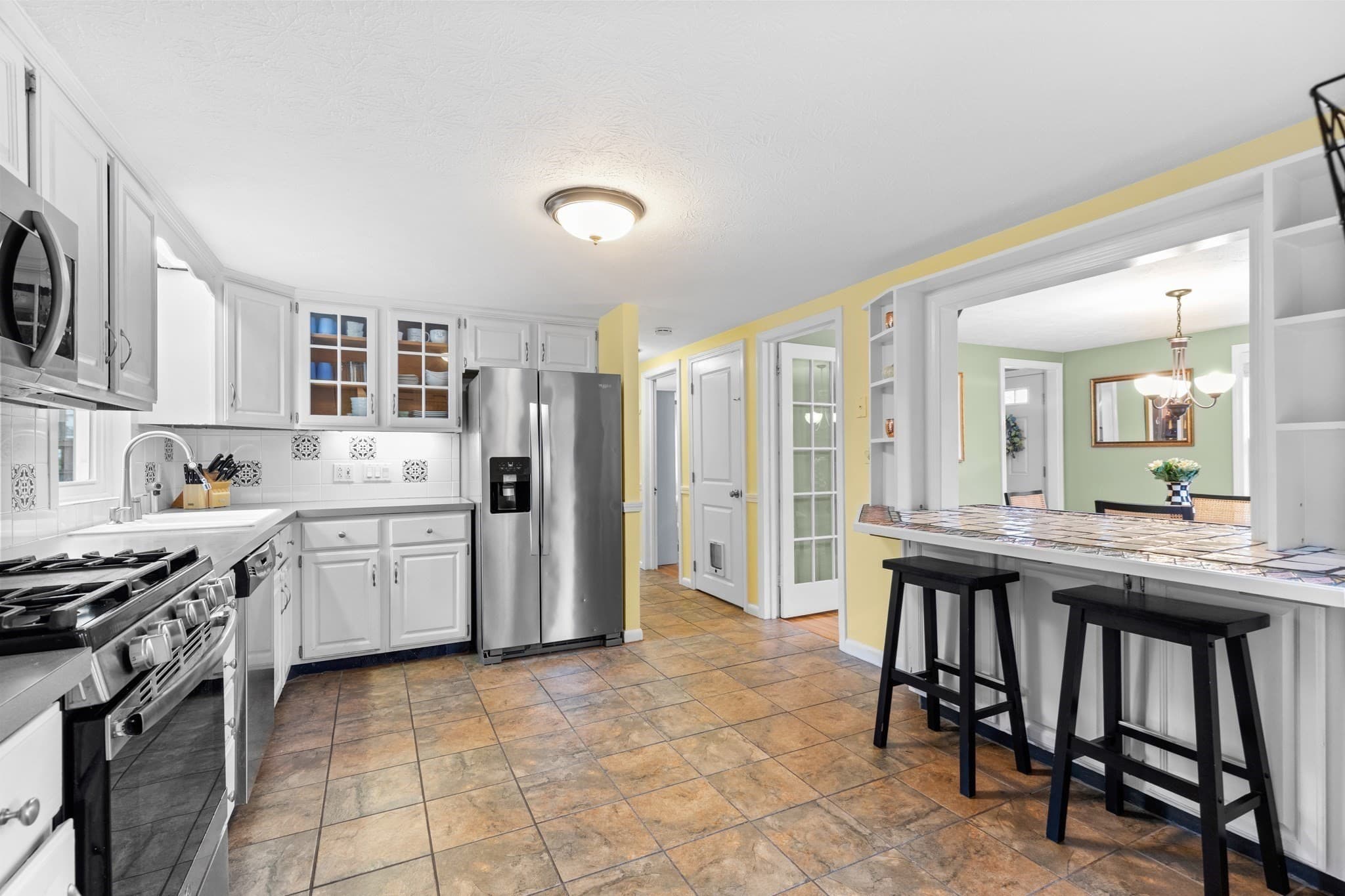 Single Family Residence at 11 Marshview Dr, Marshfield MA 02050, photo 13 of 39