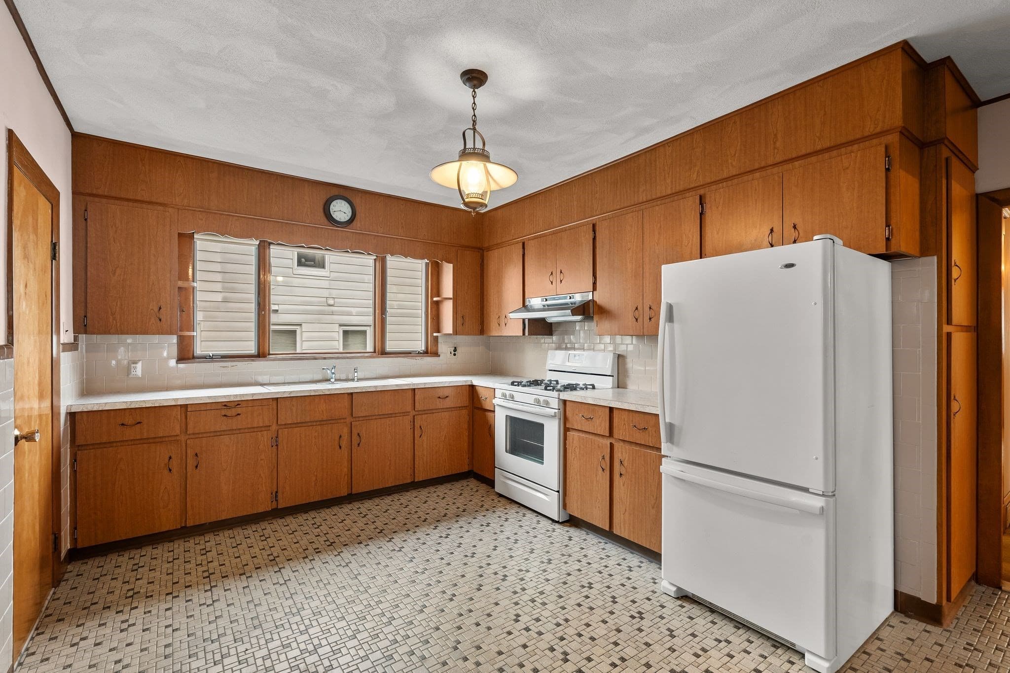 2 Family - 2 Units Up/Down at 31-33 Pearl Street, Quincy MA 02169, photo 9 of 40