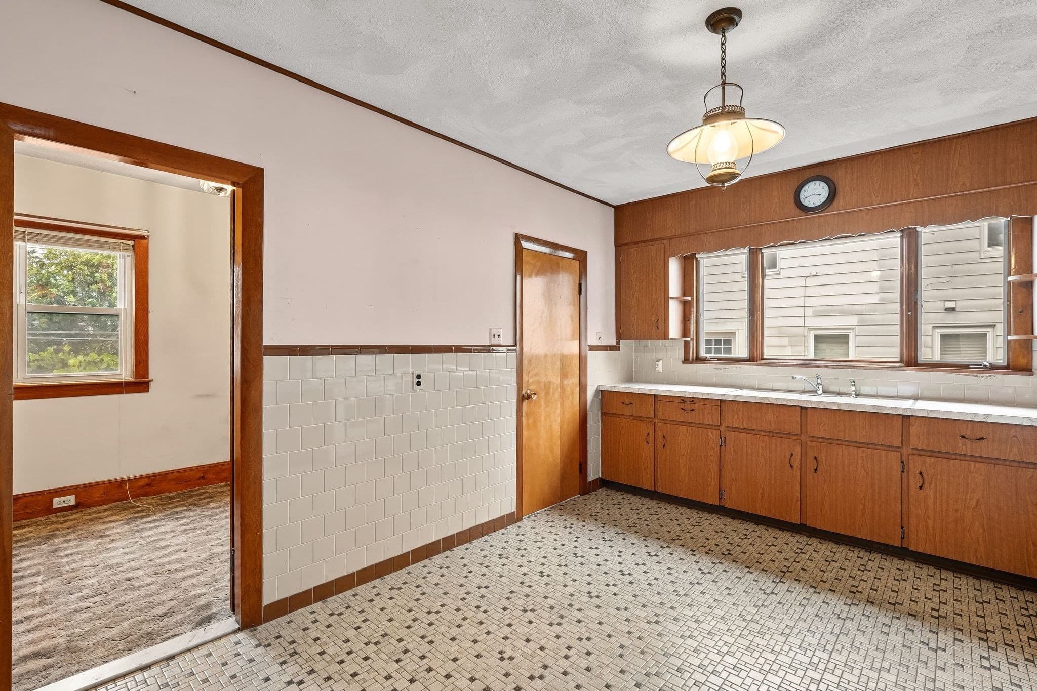 2 Family - 2 Units Up/Down at 31-33 Pearl Street, Quincy MA 02169, photo 8 of 40