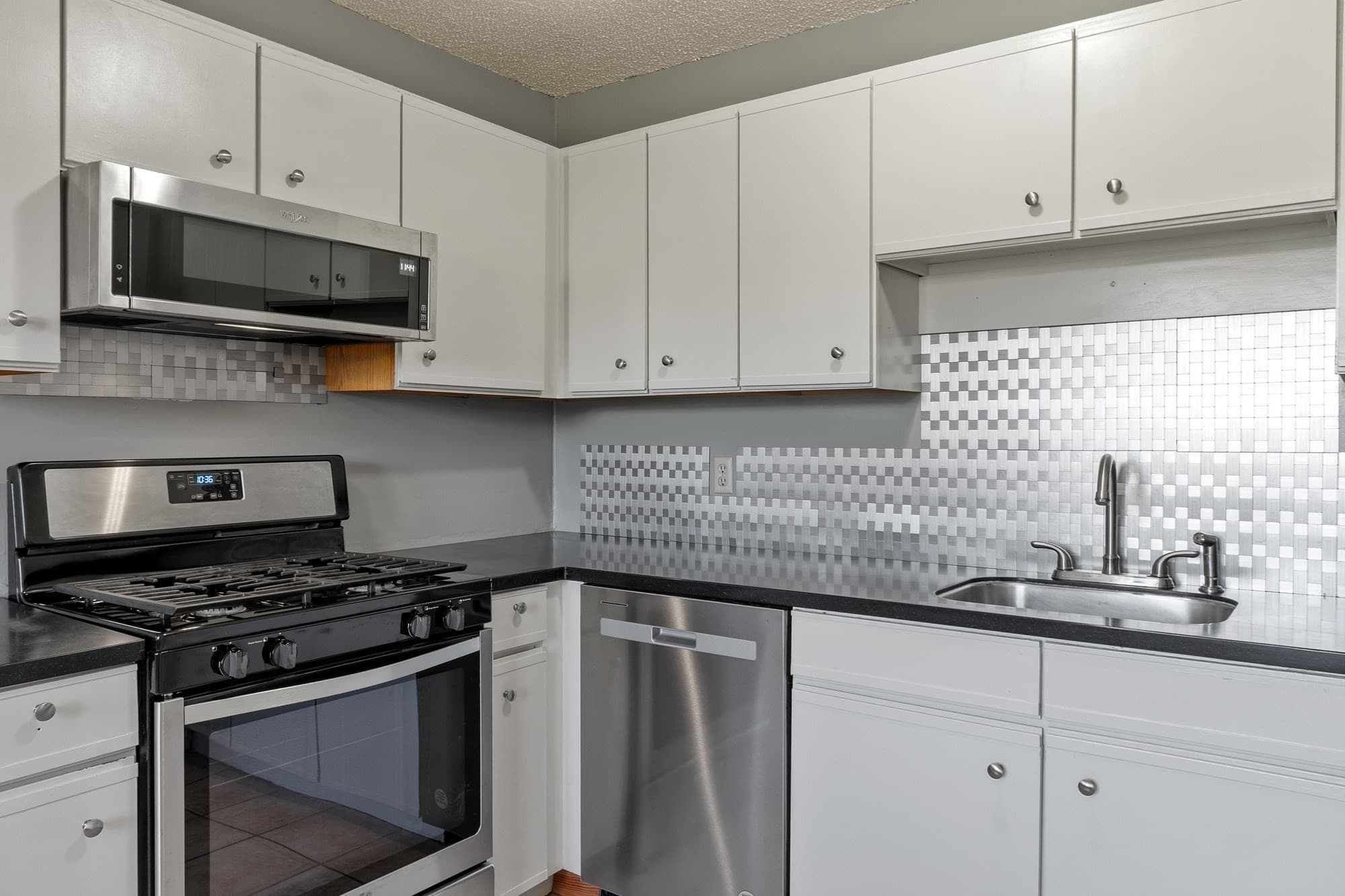 Condominium at 74 Tennis Plaza Rd # 40, Dracut MA 01826, Dracut, photo 10 of 27