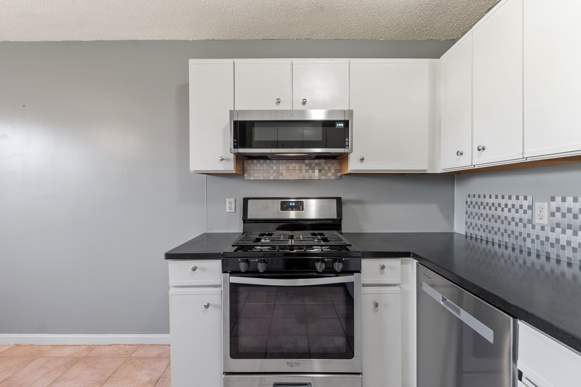 Condominium at 74 Tennis Plaza Rd # 40, Dracut MA 01826, Dracut, photo 11 of 27
