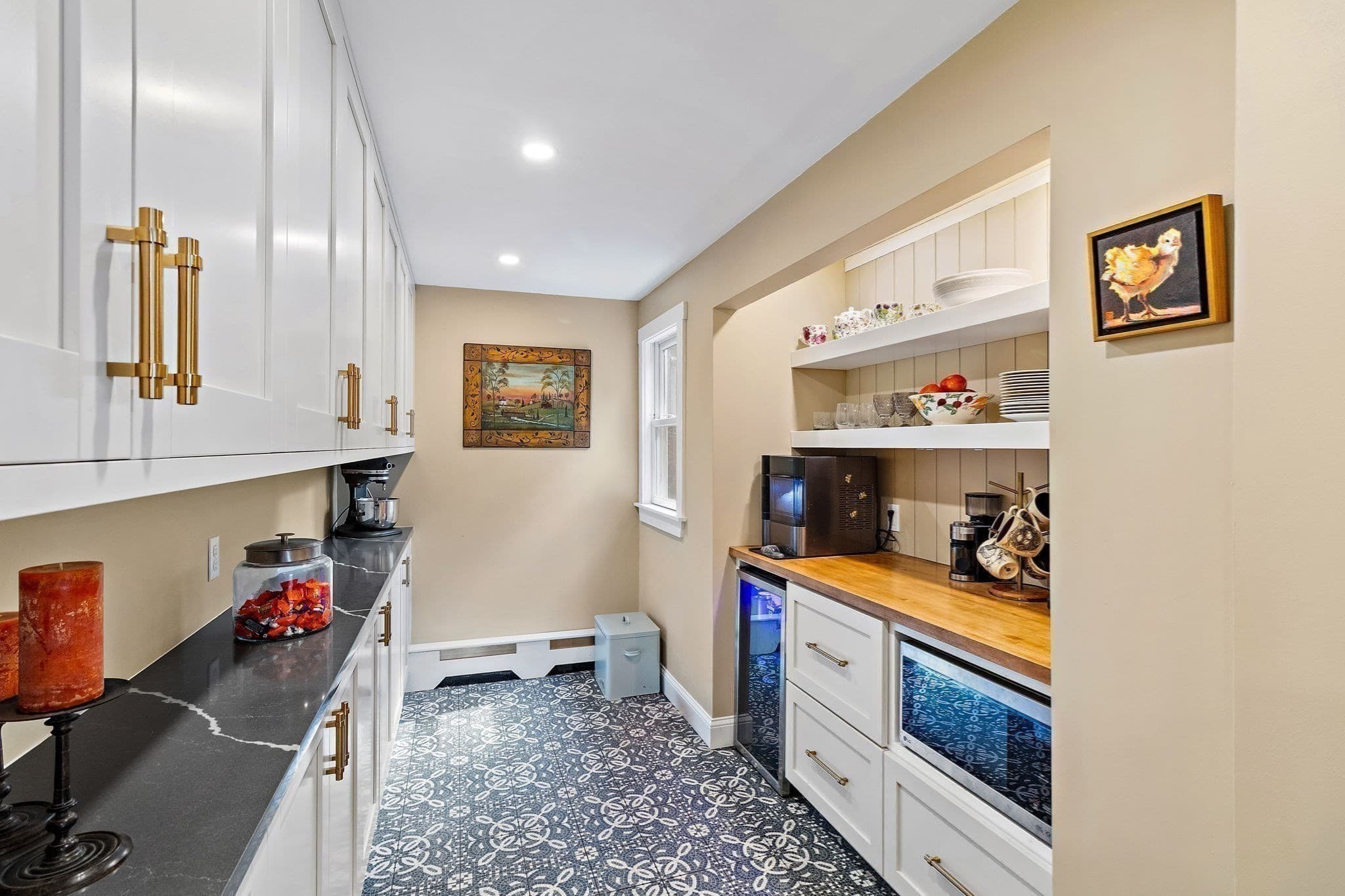 Single Family Residence at 16 Wedgewood Rd, Stow MA 01775, photo 9 of 40