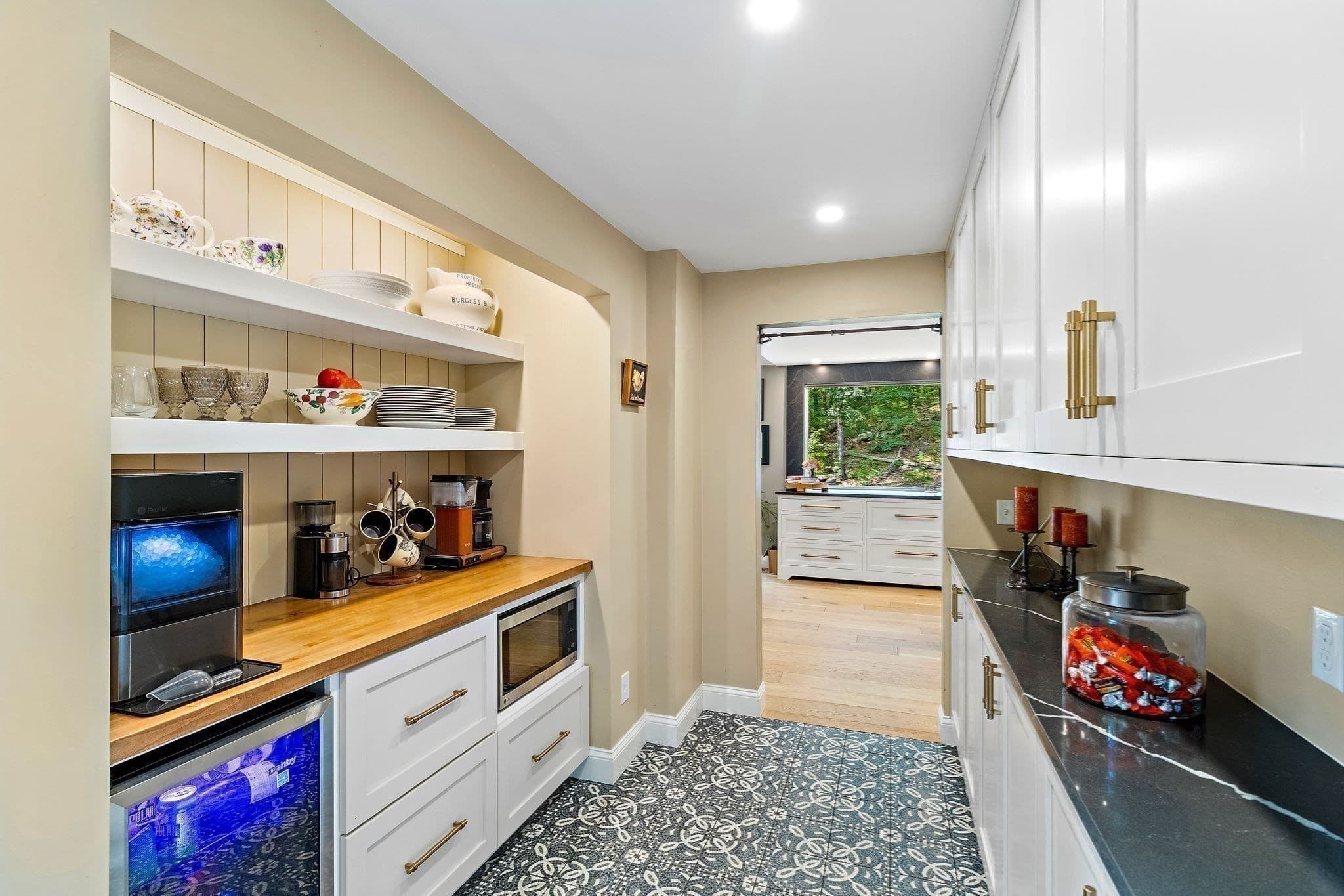 Single Family Residence at 16 Wedgewood Rd, Stow MA 01775, photo 10 of 40