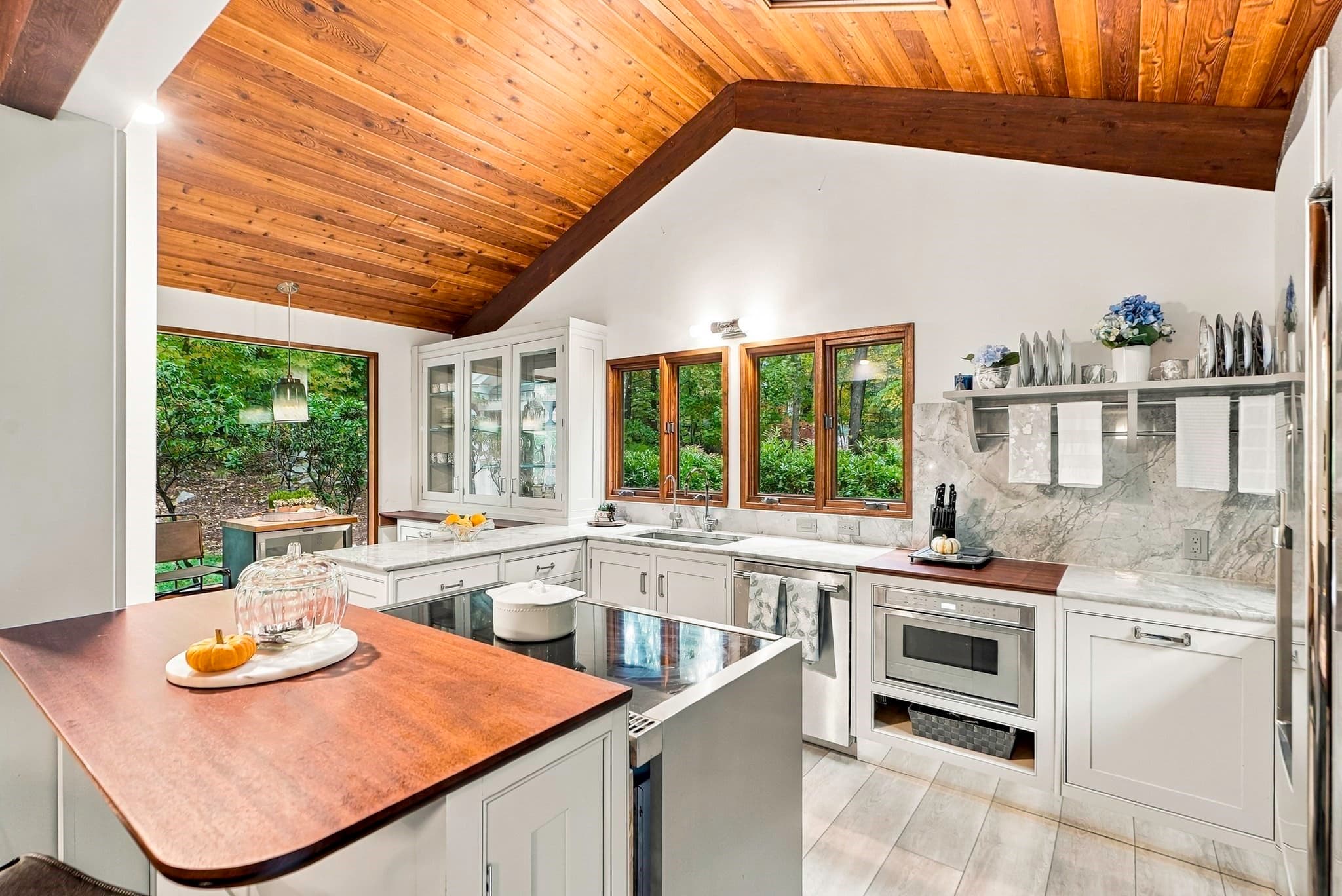 Single Family Residence at 4 Stoney Brook Road, Hopkinton MA 01748, photo 12 of 42
