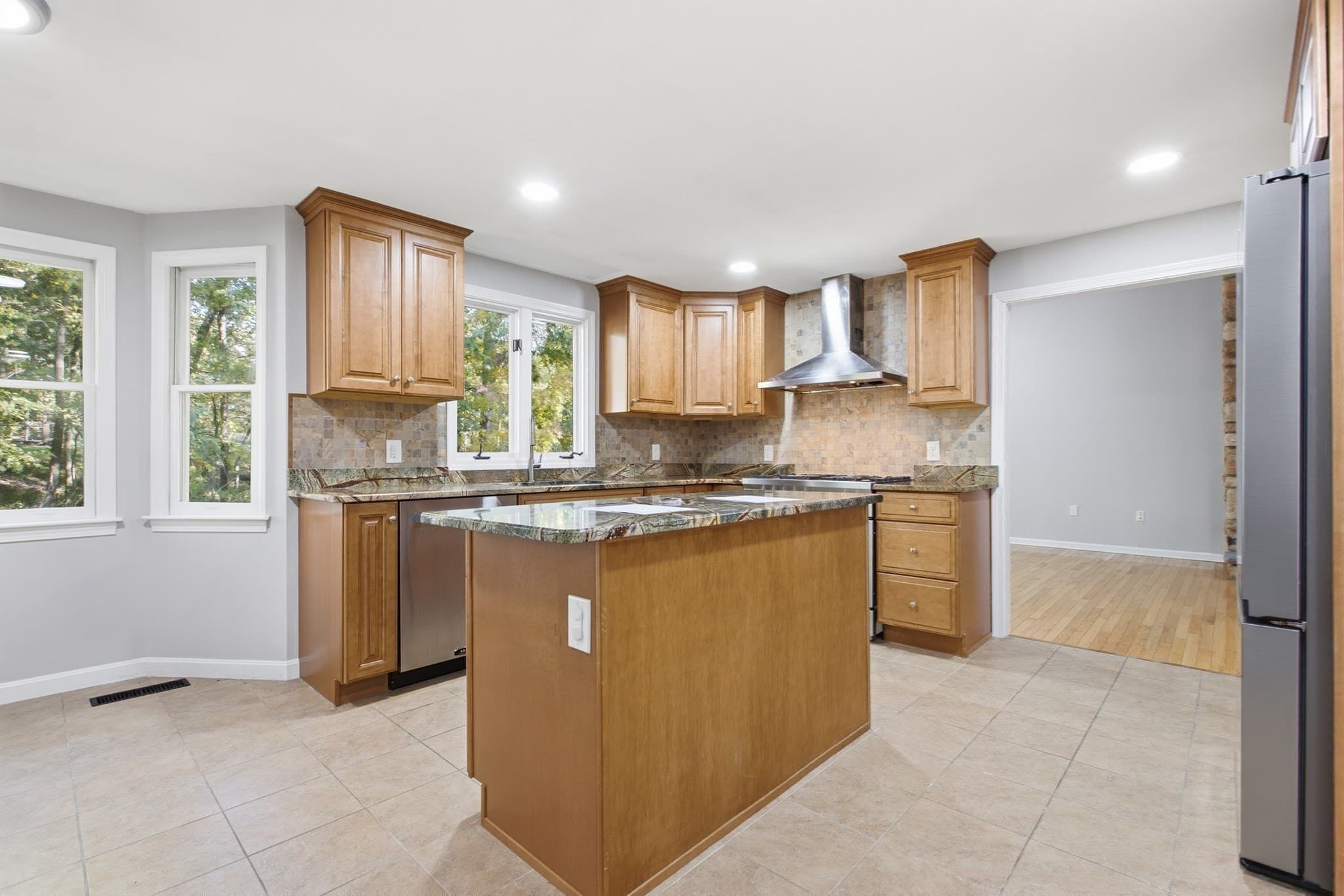 Single Family Residence at 255 Haymeadow Rd, North Andover MA 01845, North Andover, photo 11 of 42
