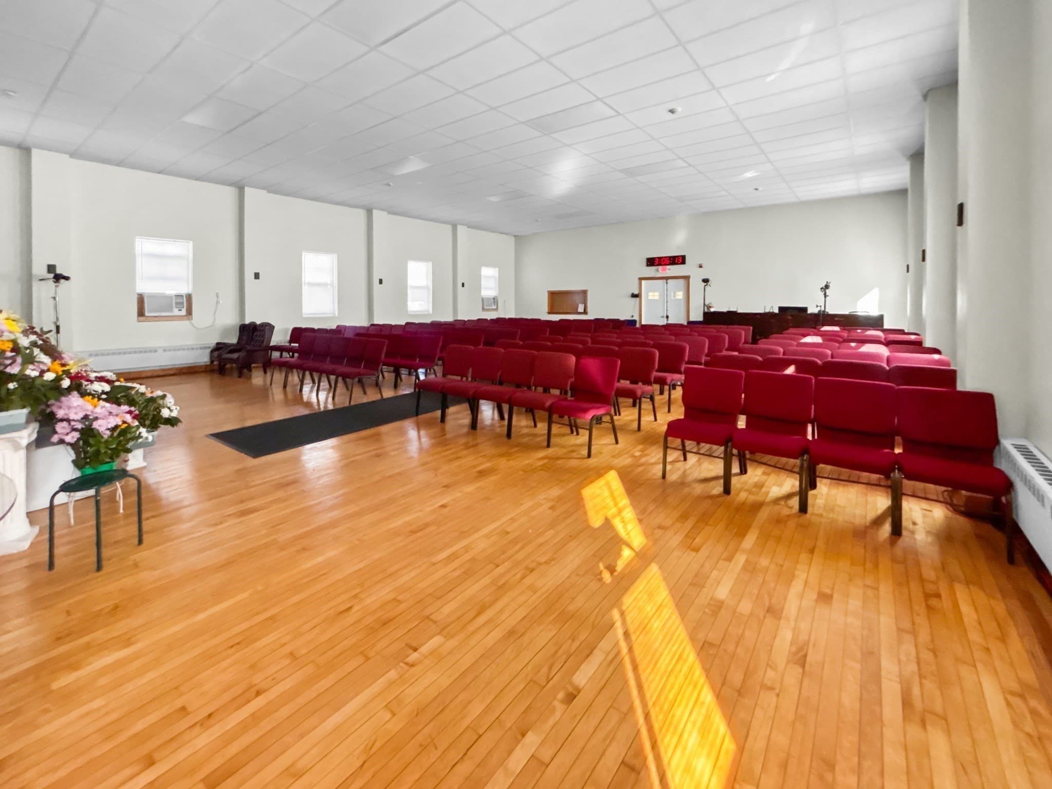 2031 Purchase St, New Bedford MA 02740