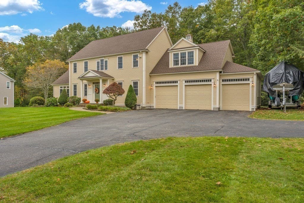 Single Family Residence at 31 Forest St, Hanover MA 02339, photo 2 of 37