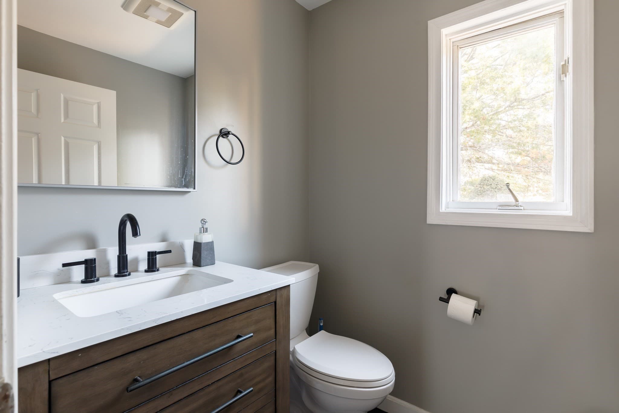 Condominium at 51 Ocean Ave # 51, Lynn MA 01902, Lynn, photo 9 of 23