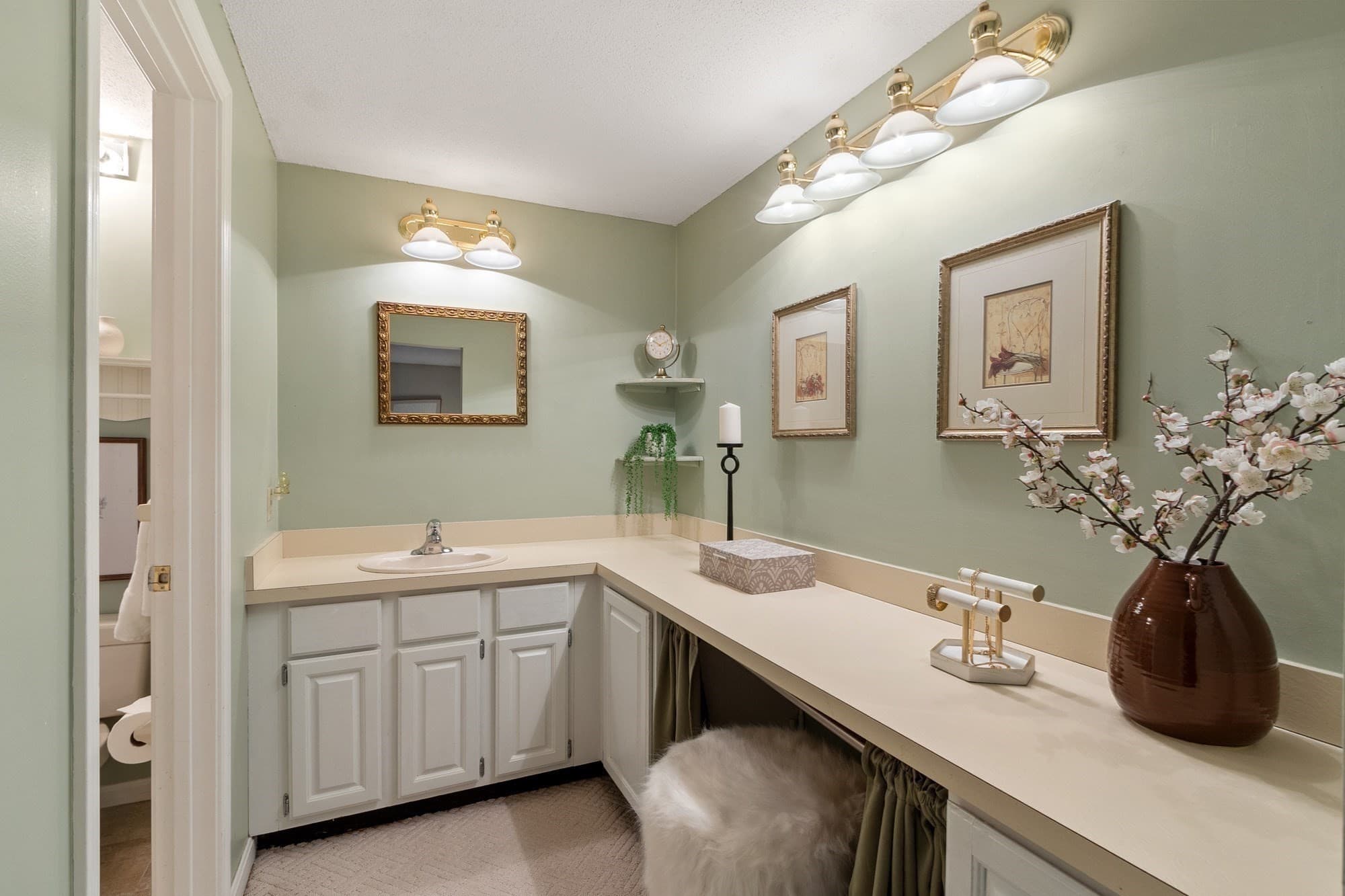 Condominium at 4302 Deerfield Circle # 4302, Peabody MA 01960, photo 20 of 34
