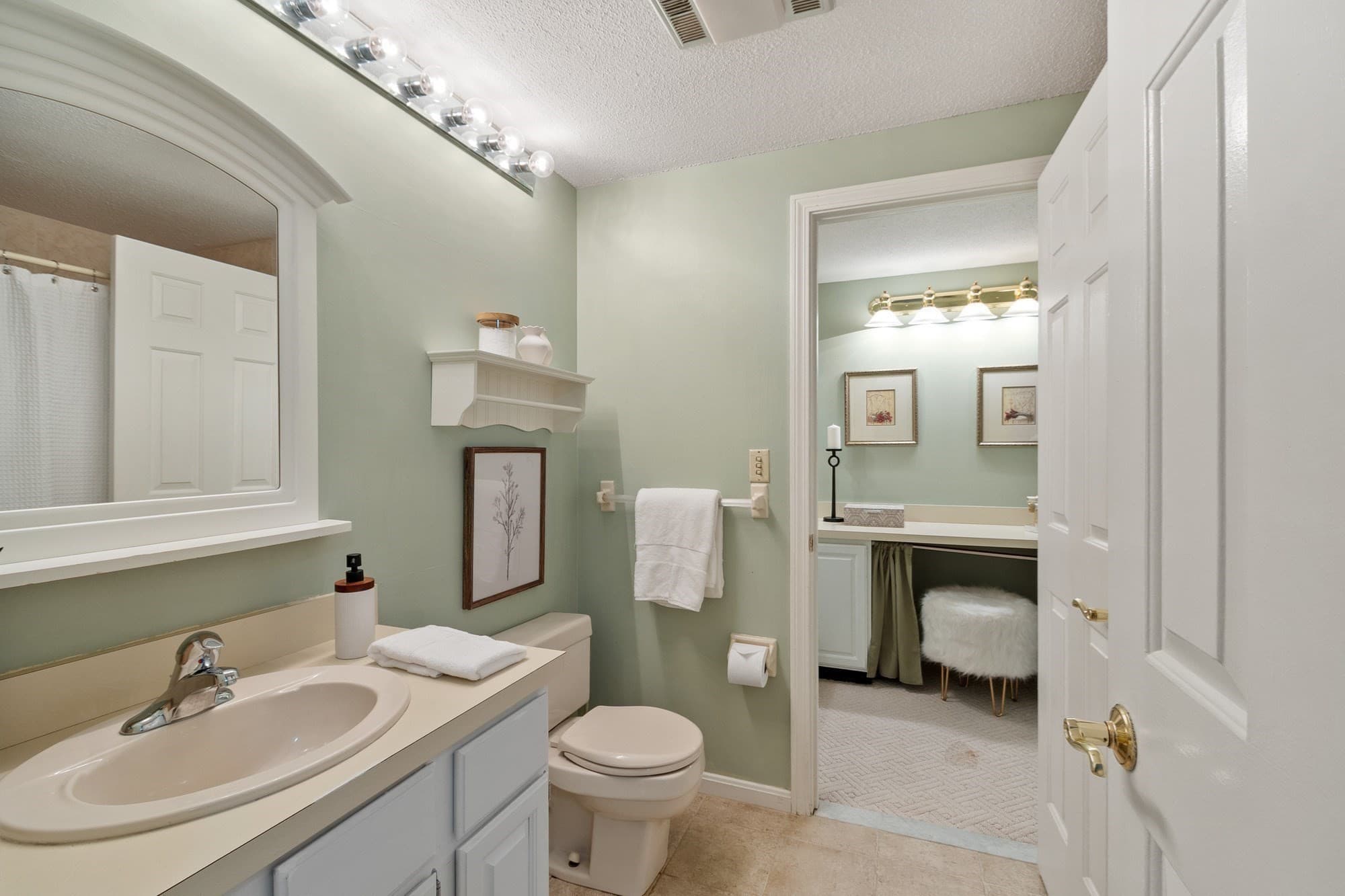 Condominium at 4302 Deerfield Circle # 4302, Peabody MA 01960, photo 21 of 34