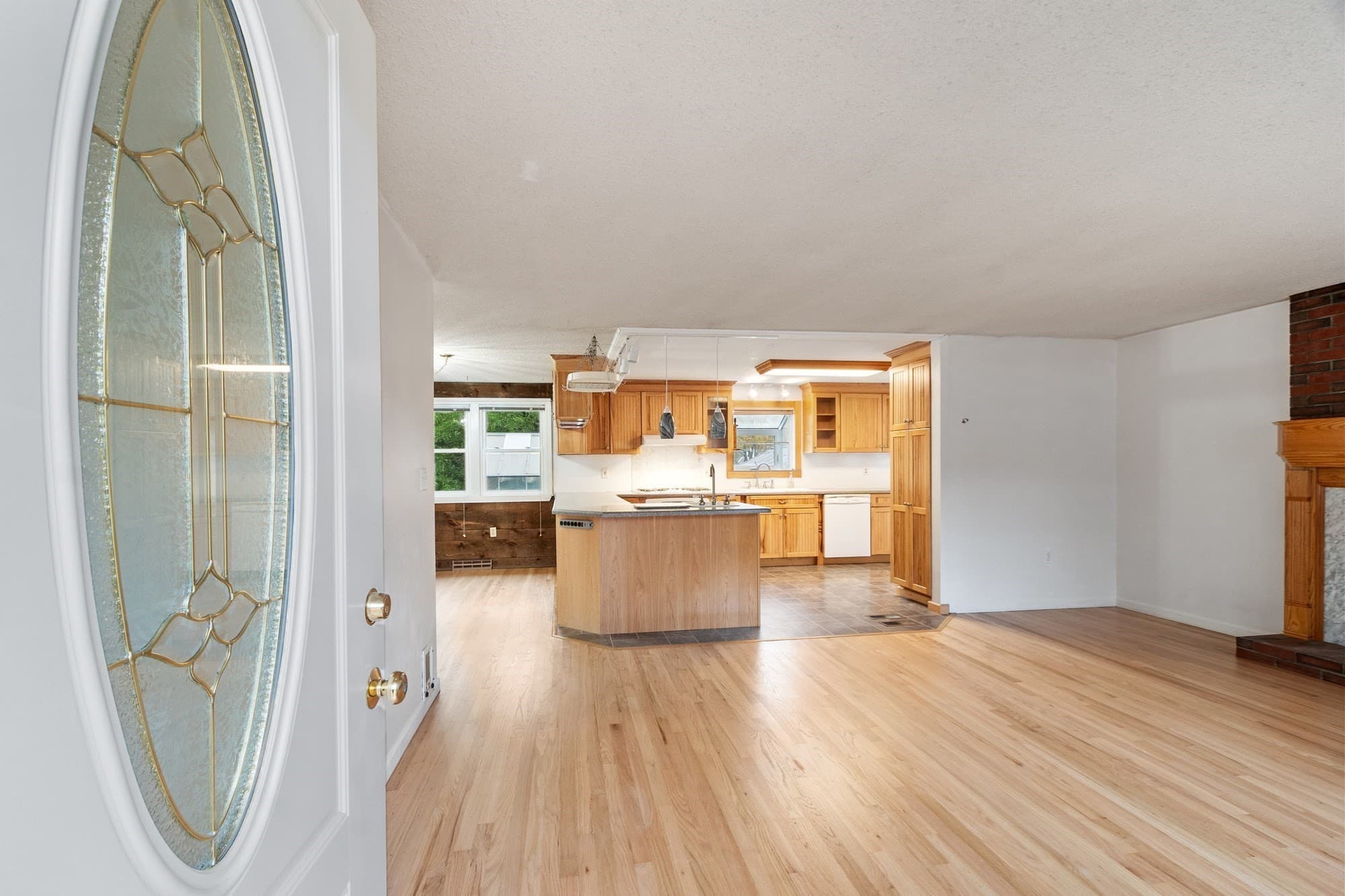 Single Family Residence at 22 Doral Dr, Chelmsford MA 01863, Chelmsford, photo 2 of 39