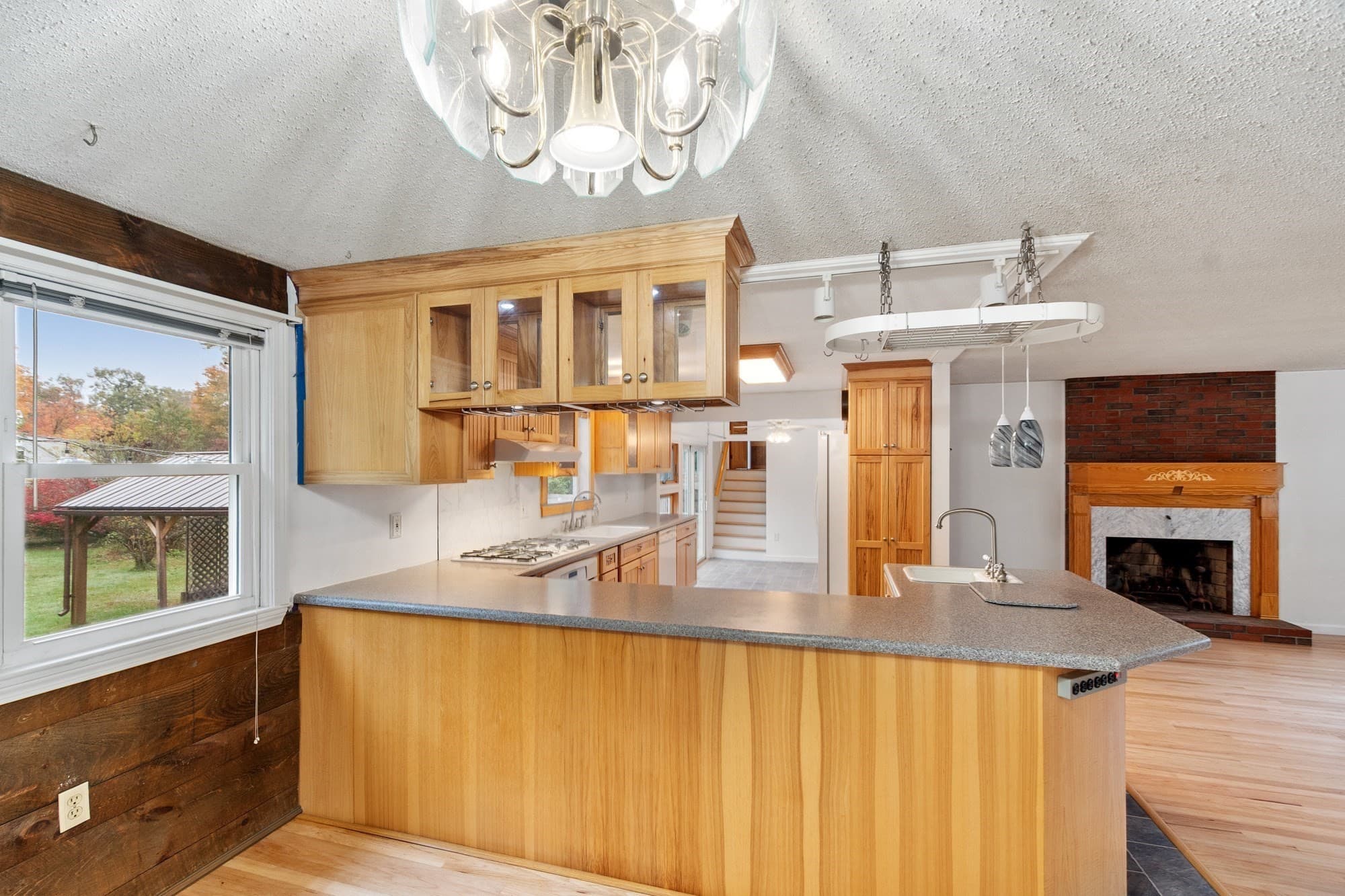 Single Family Residence at 22 Doral Dr, Chelmsford MA 01863, Chelmsford, photo 7 of 39