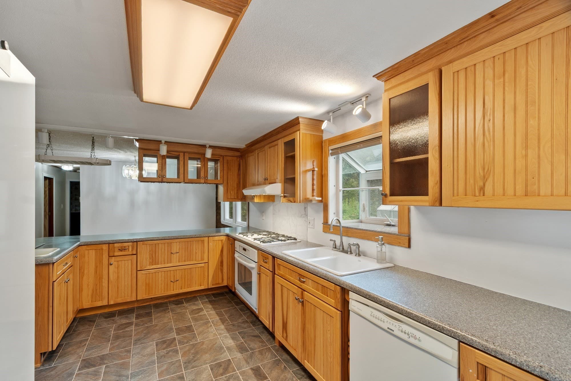 Single Family Residence at 22 Doral Dr, Chelmsford MA 01863, Chelmsford, photo 5 of 39