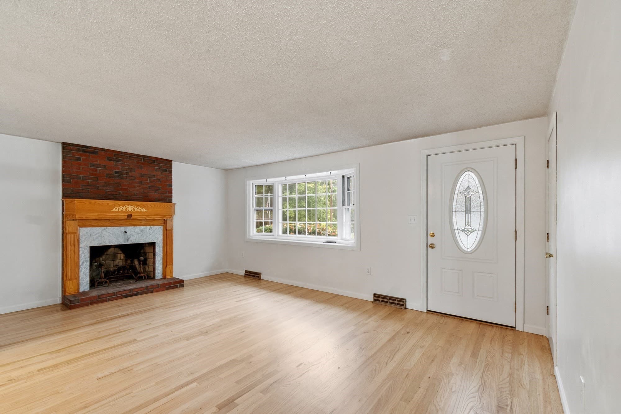 Single Family Residence at 22 Doral Dr, Chelmsford MA 01863, Chelmsford, photo 9 of 39