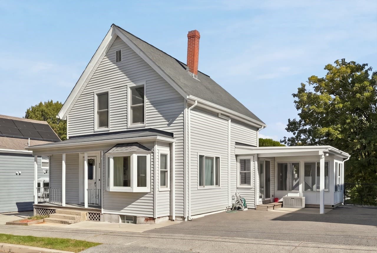 58 Webster St, Lynn MA 01902