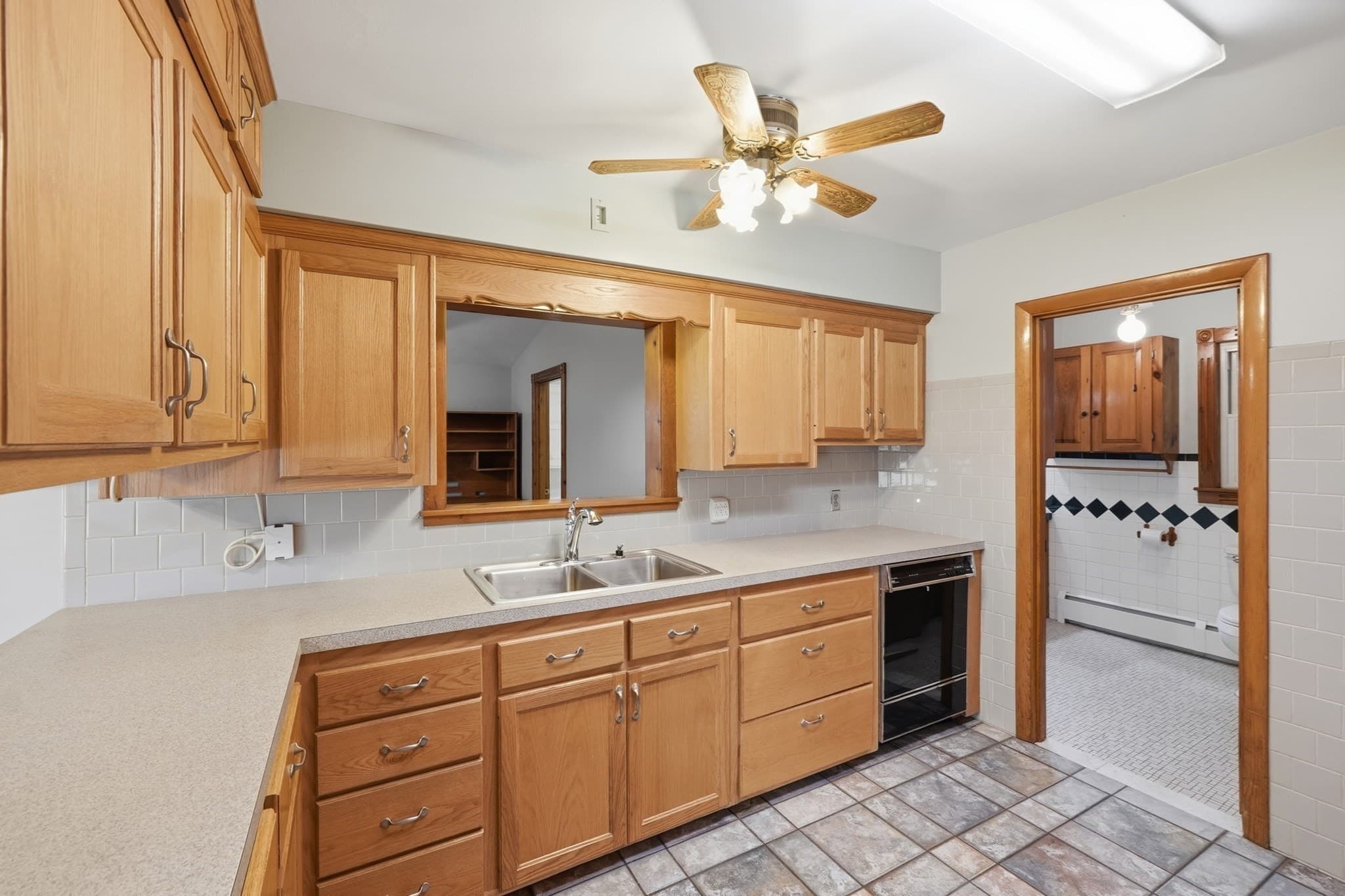 Single Family Residence at 38 Plummer Park, Northbridge MA 01588, photo 10 of 41