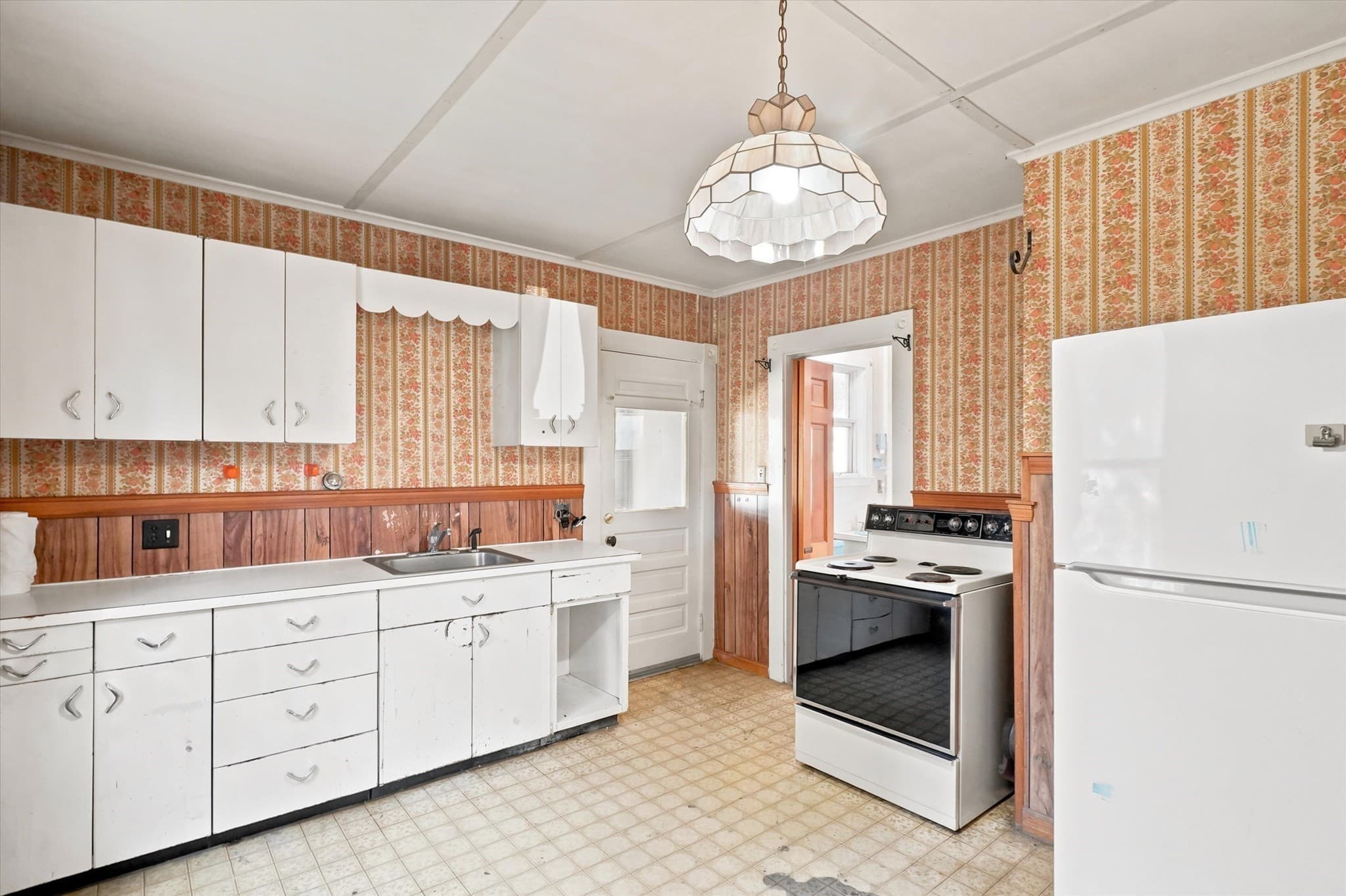 2 Family - 2 Units Up/Down at 17 Nursery Street, Salem MA 01970, Salem, photo 9 of 42