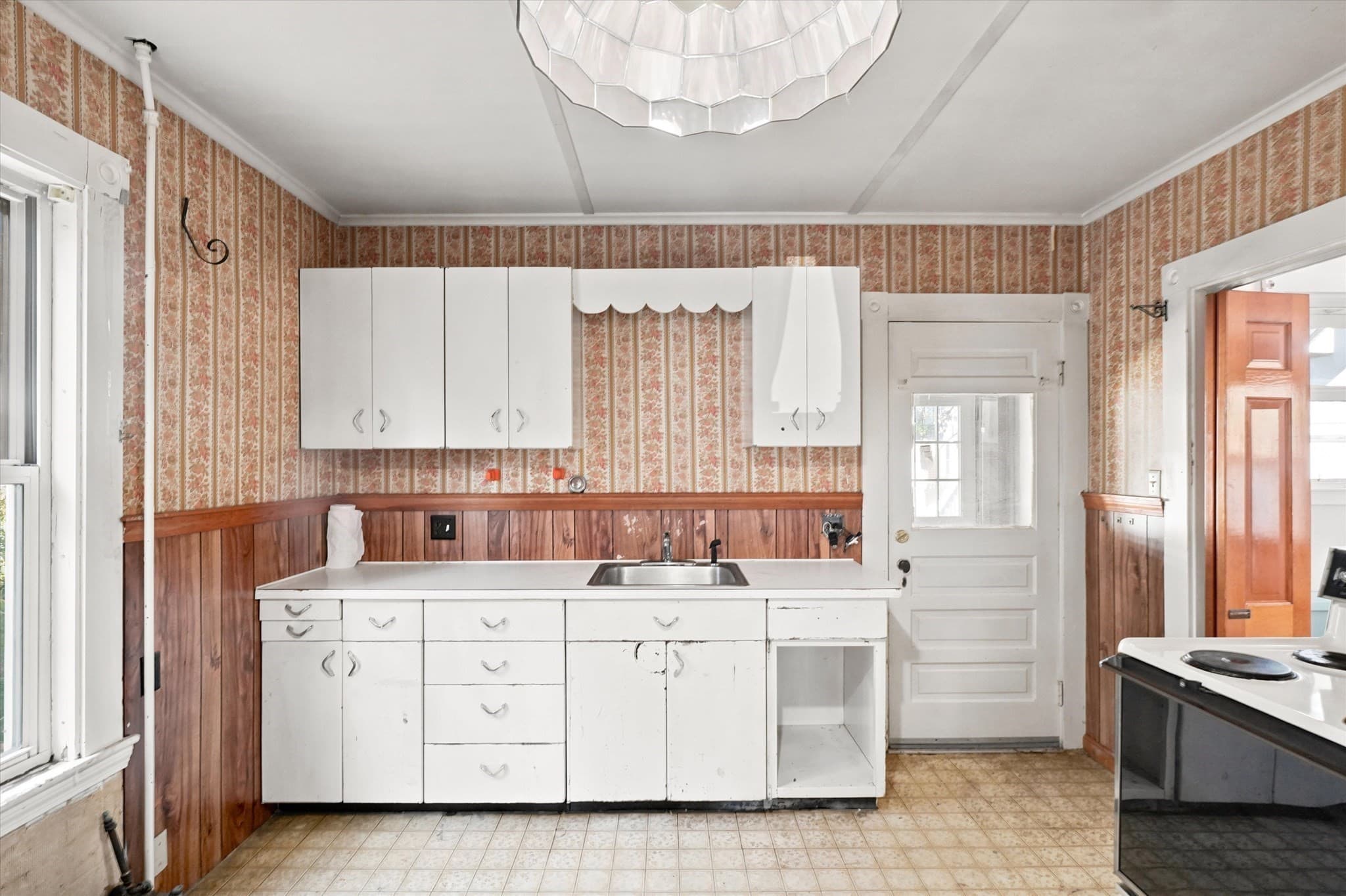 2 Family - 2 Units Up/Down at 17 Nursery Street, Salem MA 01970, Salem, photo 8 of 42