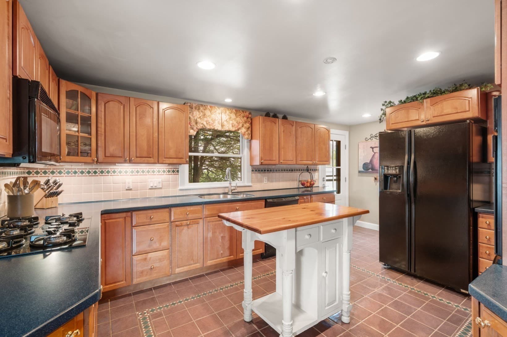 Single Family Residence at 120 Park Avenue, Medford MA 02155, Medford, photo 8 of 26