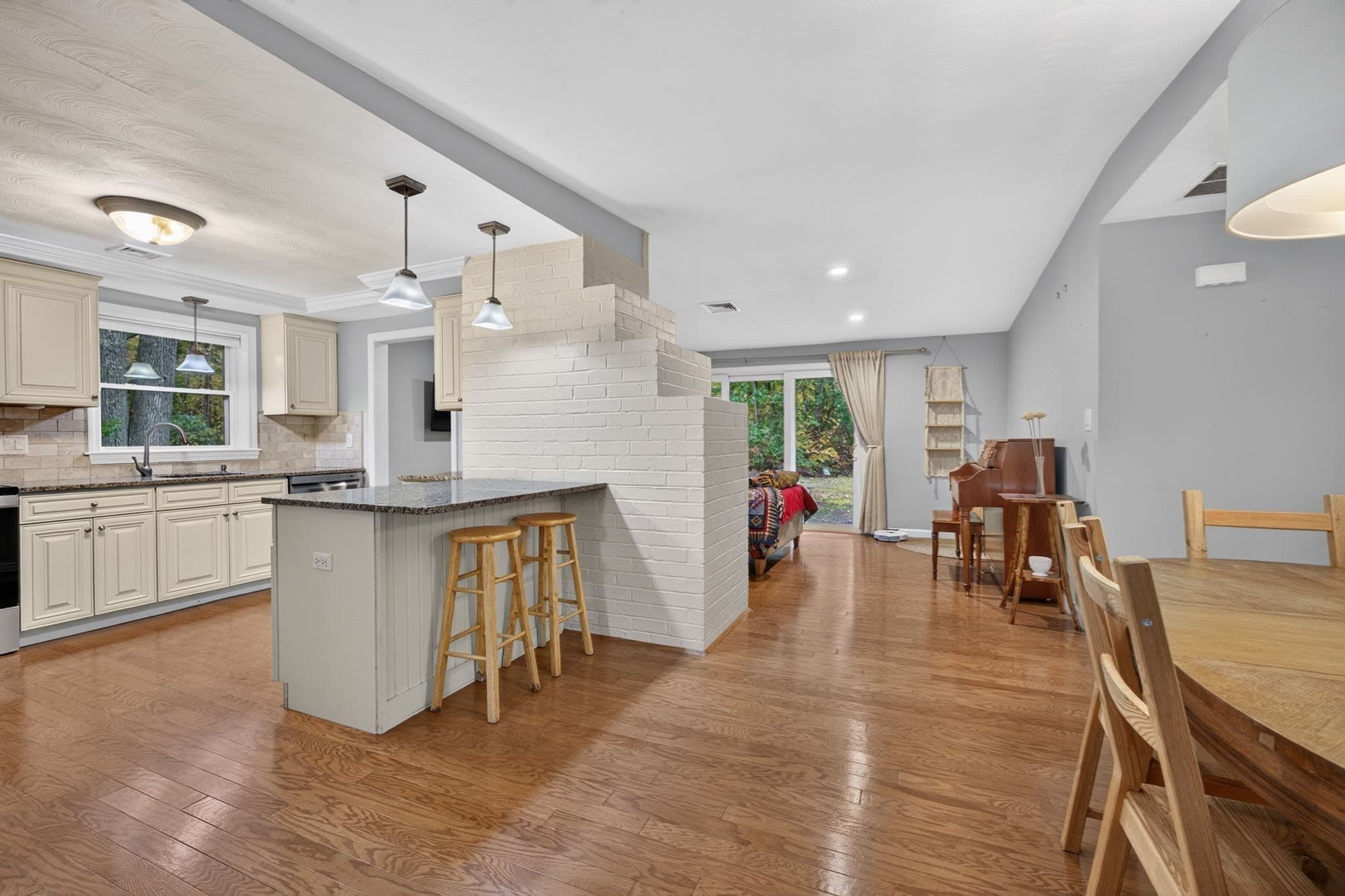 Single Family Residence at 24 Raleigh Road, Framingham MA 01701, Framingham, photo 13 of 35