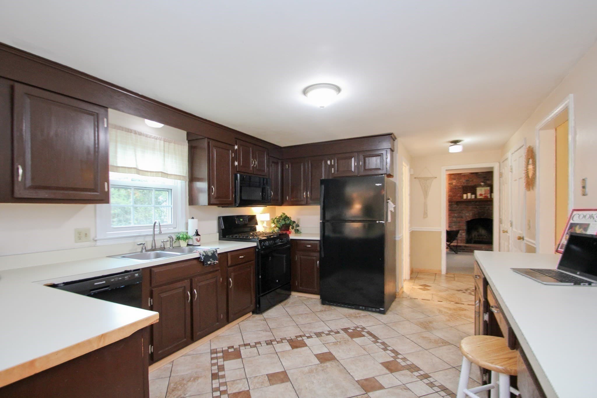 Single Family Residence at 9 Stony Hill Rd, Agawam MA 01030, photo 9 of 40